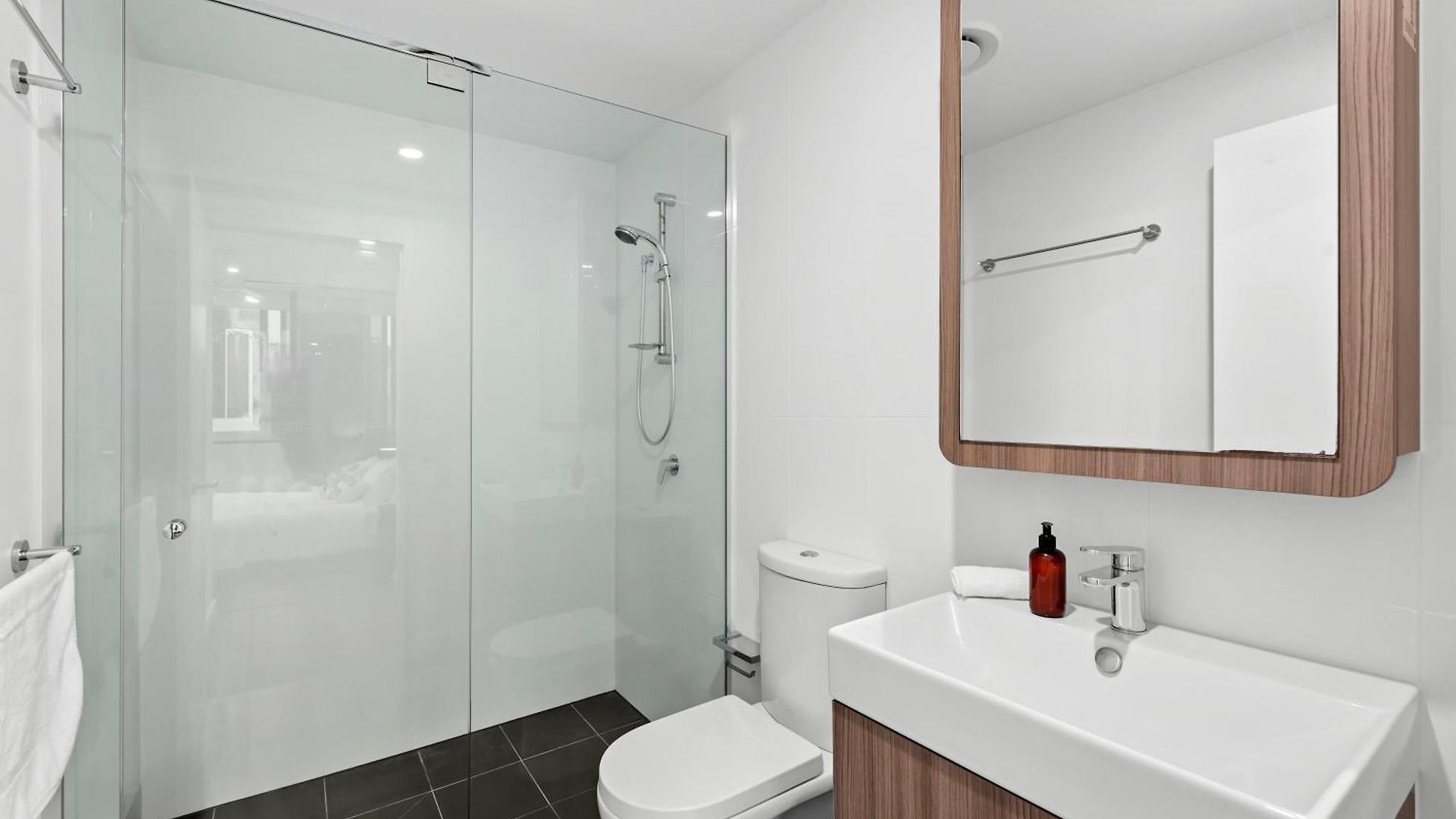 View With Balcony, King Bed And Rooftop * Brisbane