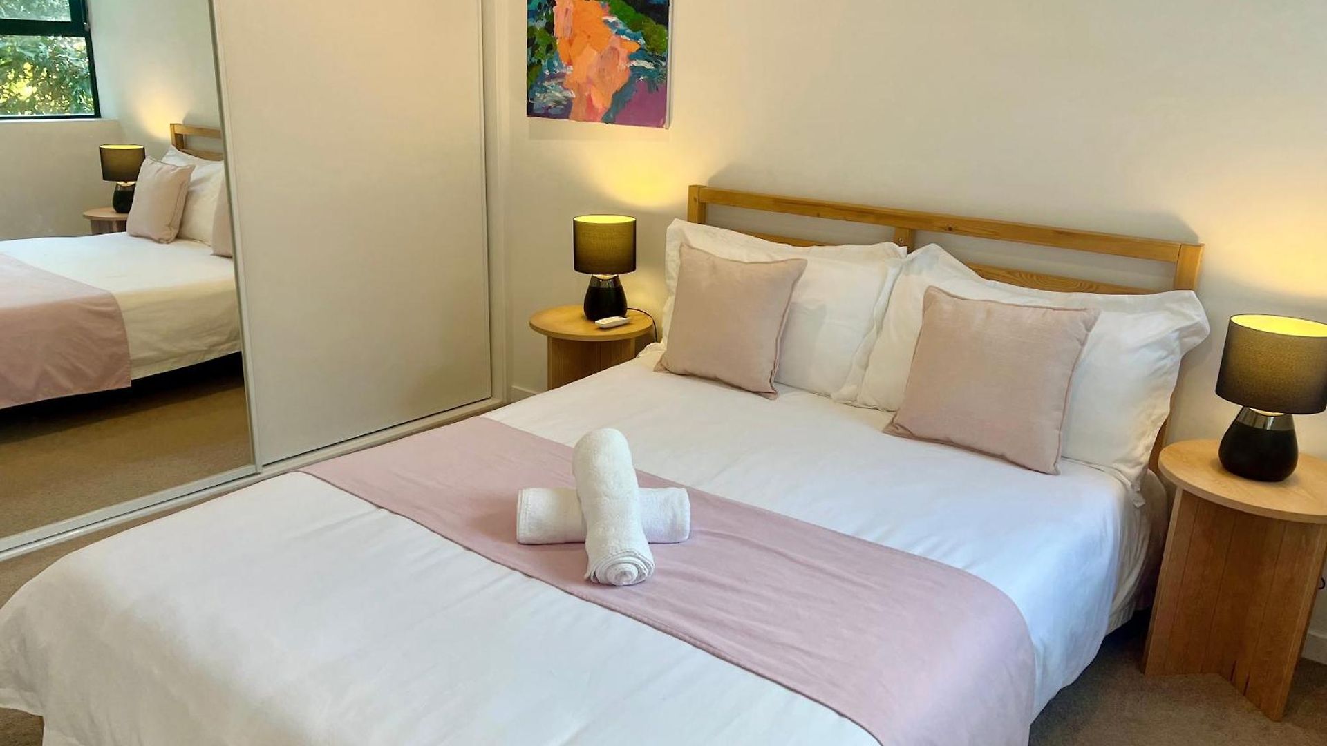 Modern Comfort Near Westfield *