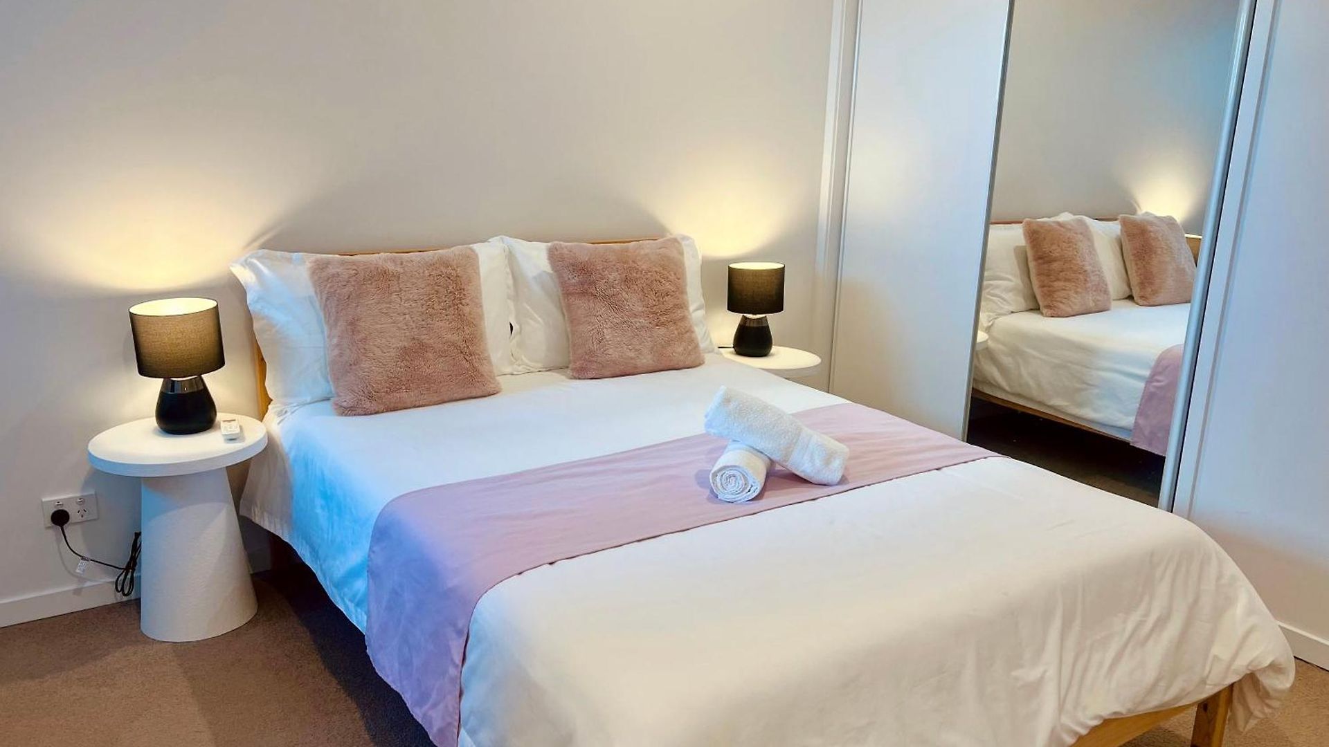 Apartment Modern Comfort Near Westfield *