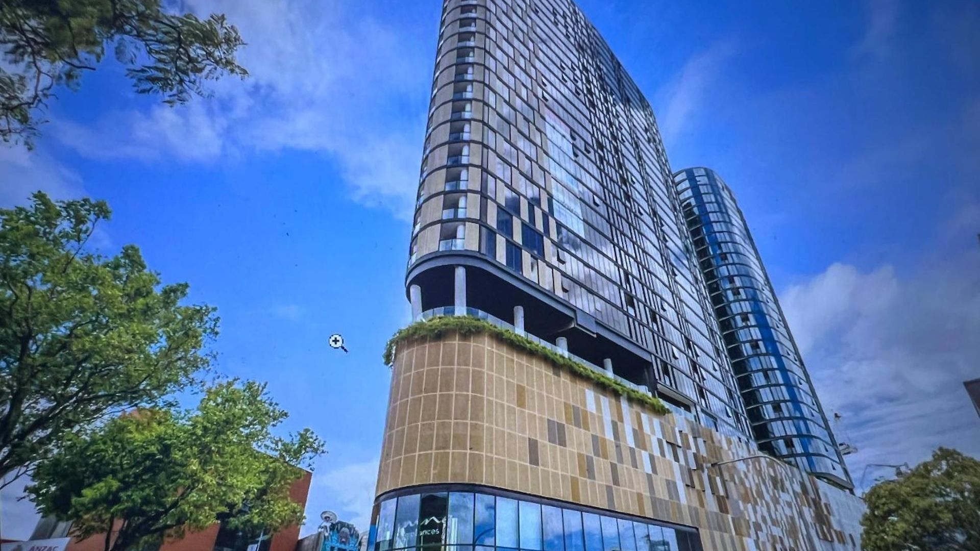 Apartment Entire Flat W Infinity Pool And 5m Walk To Valley Station