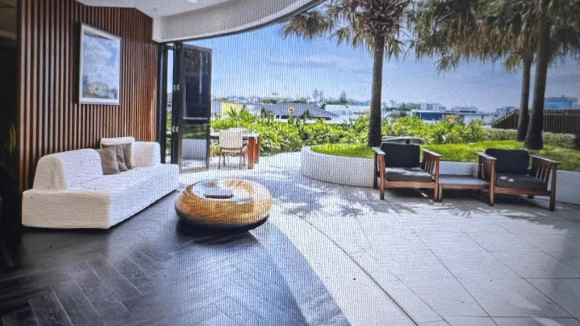 Entire Flat W Infinity Pool And 5m Walk To Valley Station