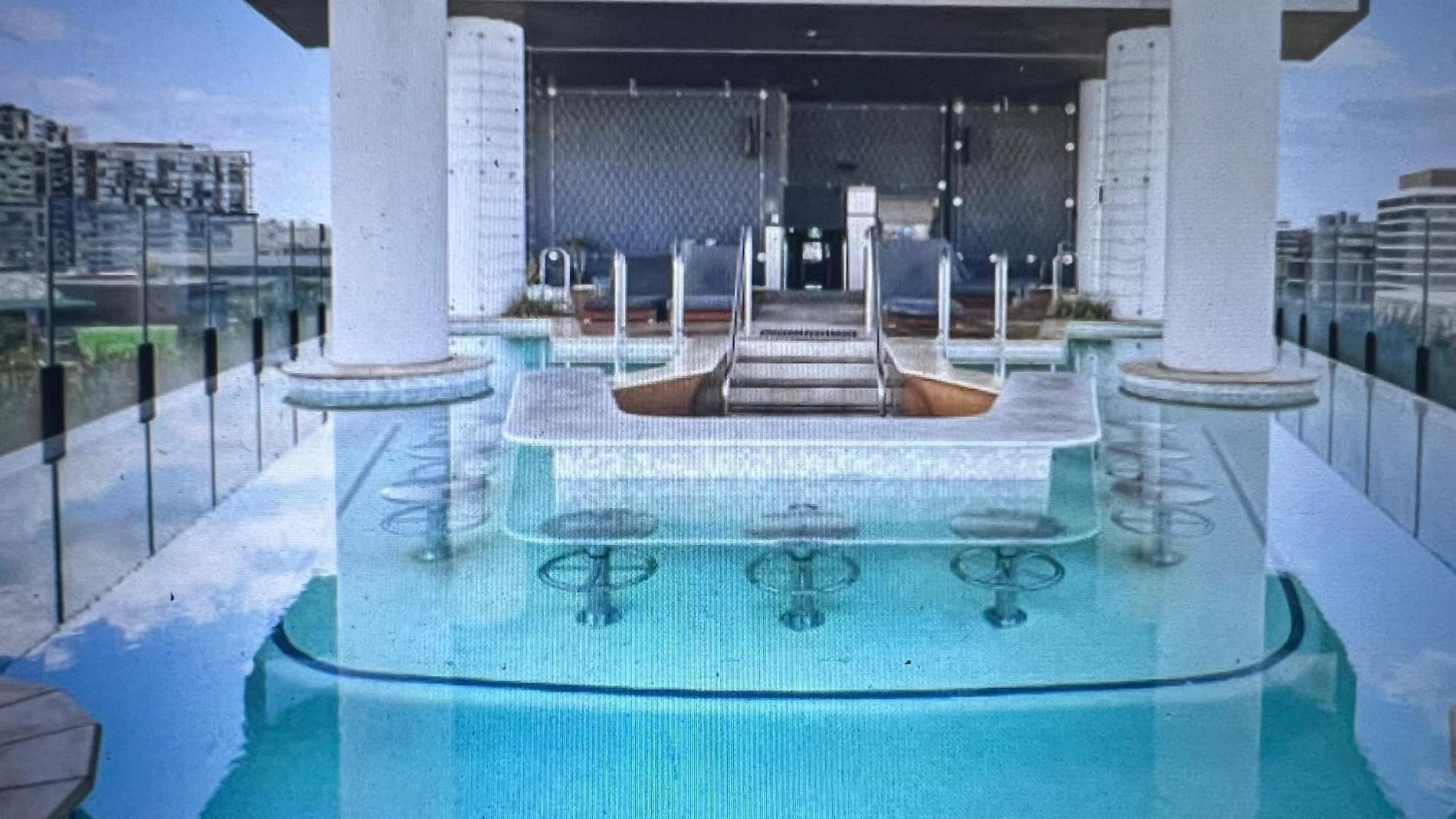 Entire Flat W Infinity Pool And 5m Walk To Valley Station Apartment *