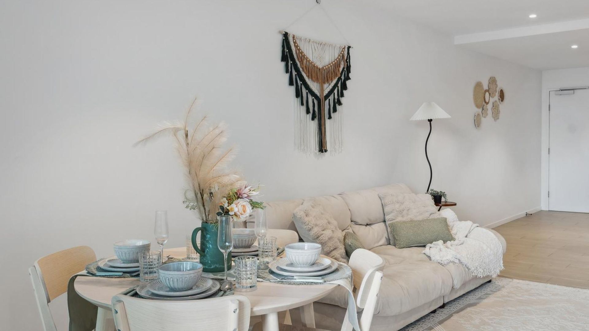 Boho Retreat - Walk To Gabba Stadium - Free Parking Apartment *