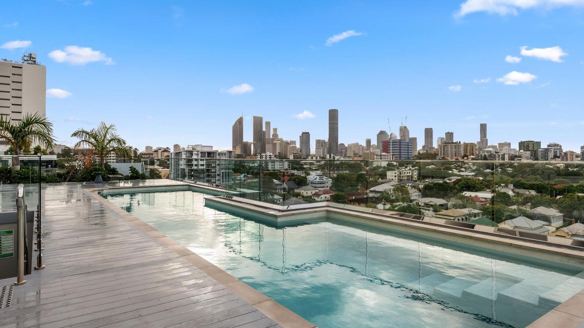 Boho Retreat - Walk To Gabba Stadium - Free Parking Apartment