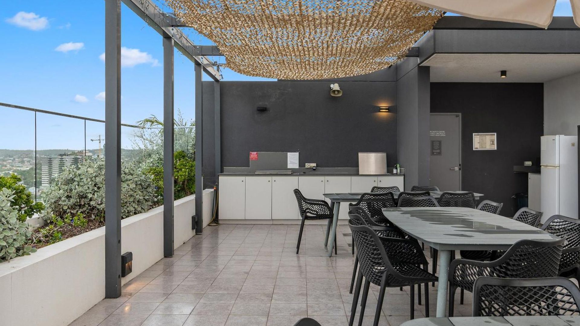 Boho Retreat - Walk To Gabba Stadium - Free Parking *