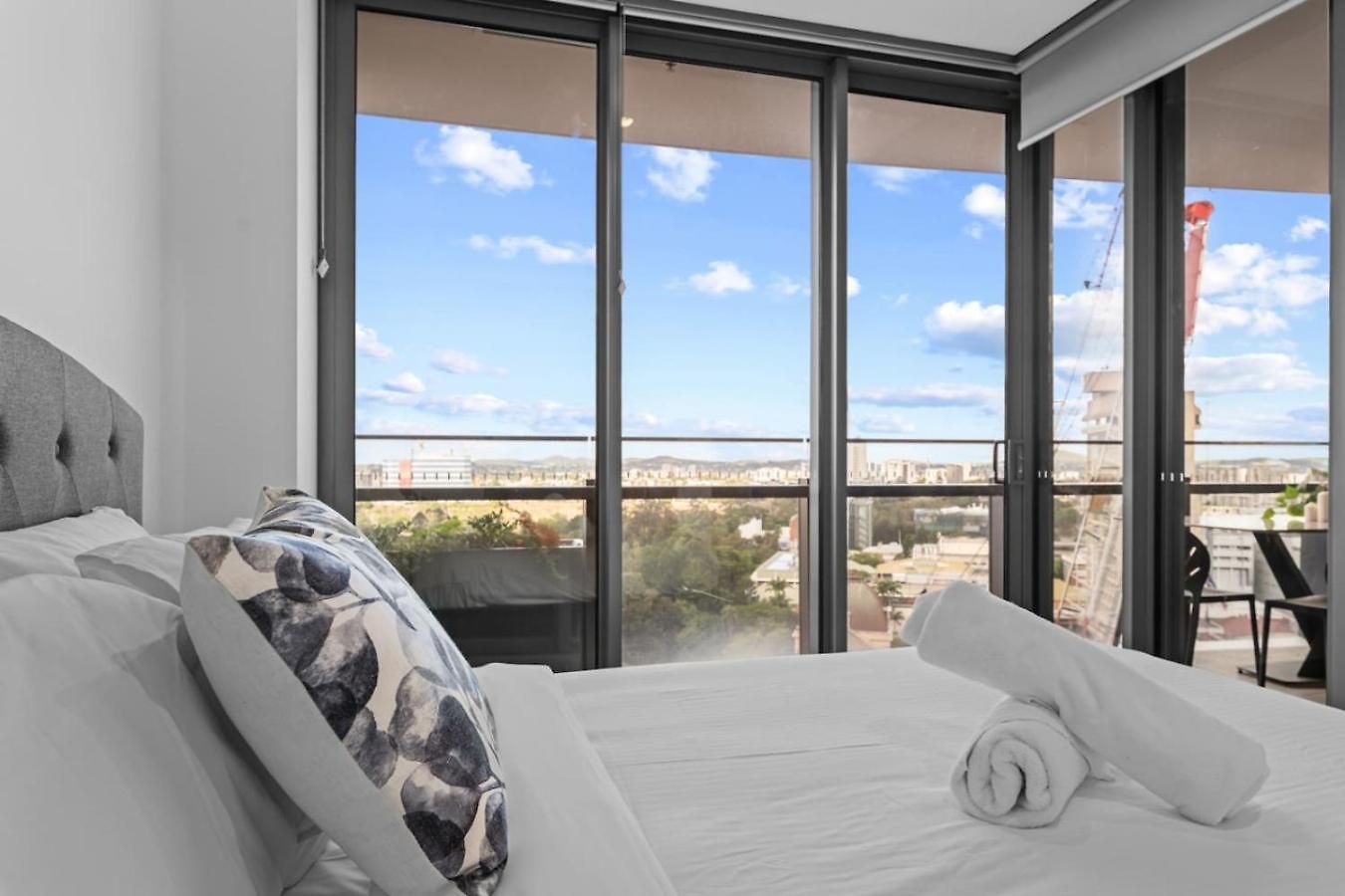 Prime Stay, Steps To River Mall And South Bank Apartment