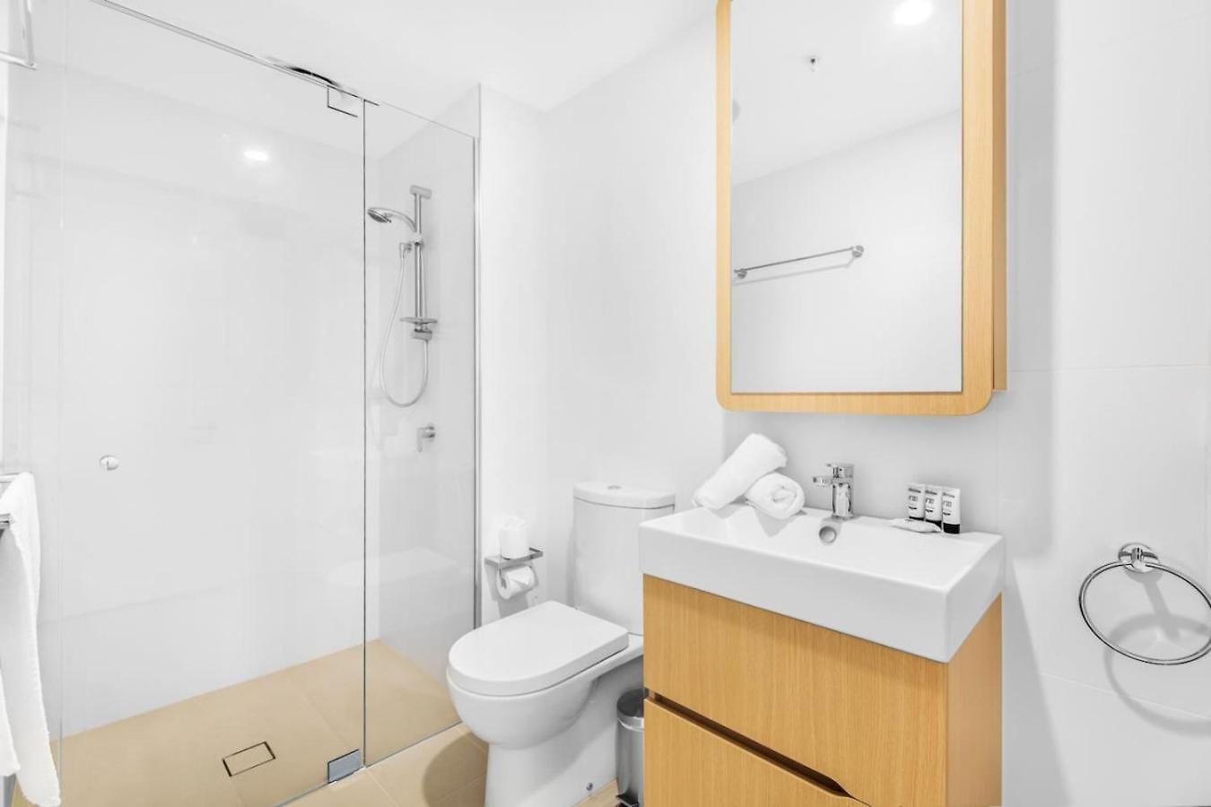 Stunning Getaway One King Bed With Unlimited Wi-fi Apartment
