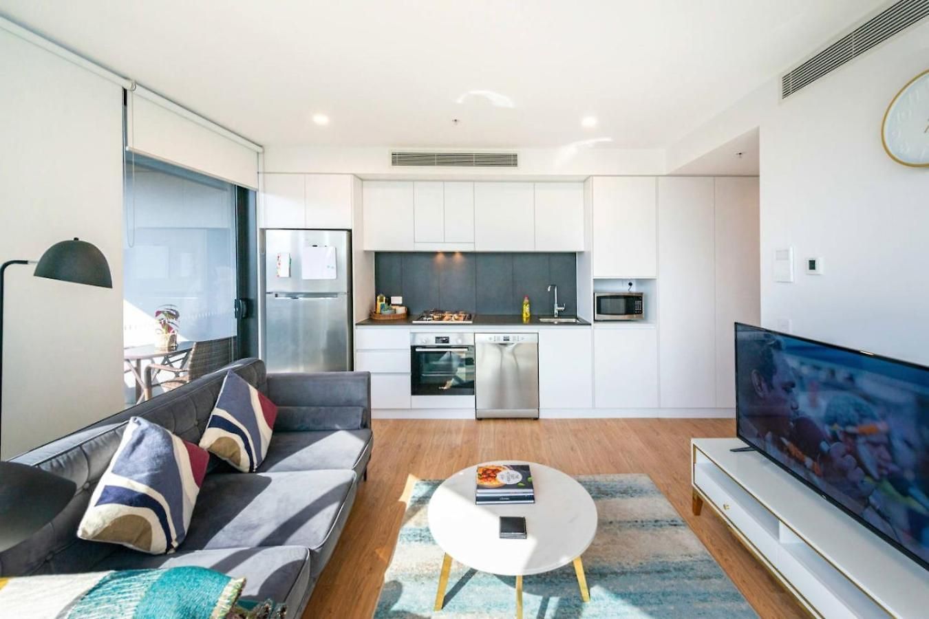 Apartment Stunning Getaway One King Bed With Unlimited Wi-fi