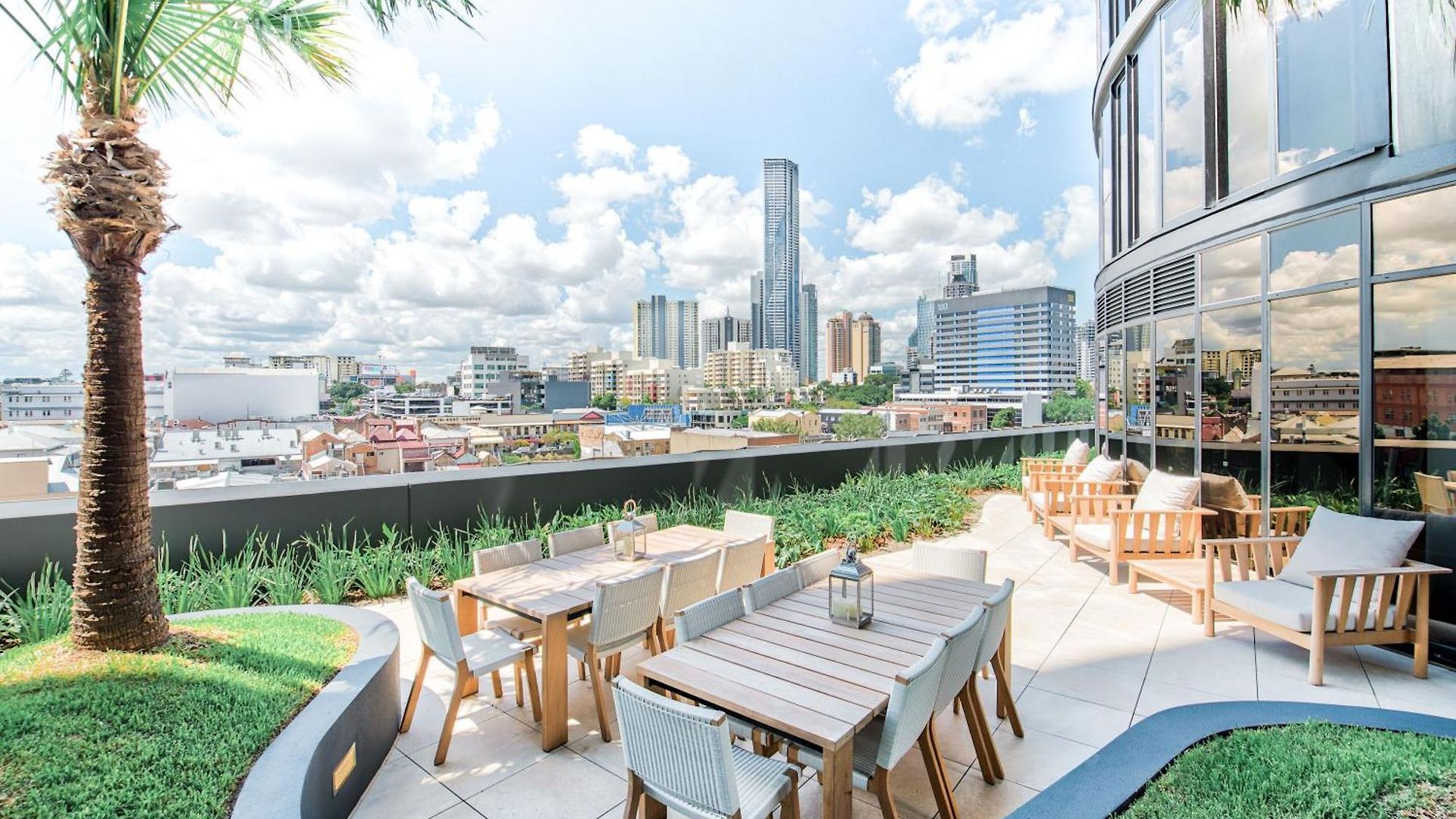 Apartment Horizon By Courtney Rogers - 2 Bedroom With Skyline Views, Parking, Heated Infinity Pool, Fitness Centre *