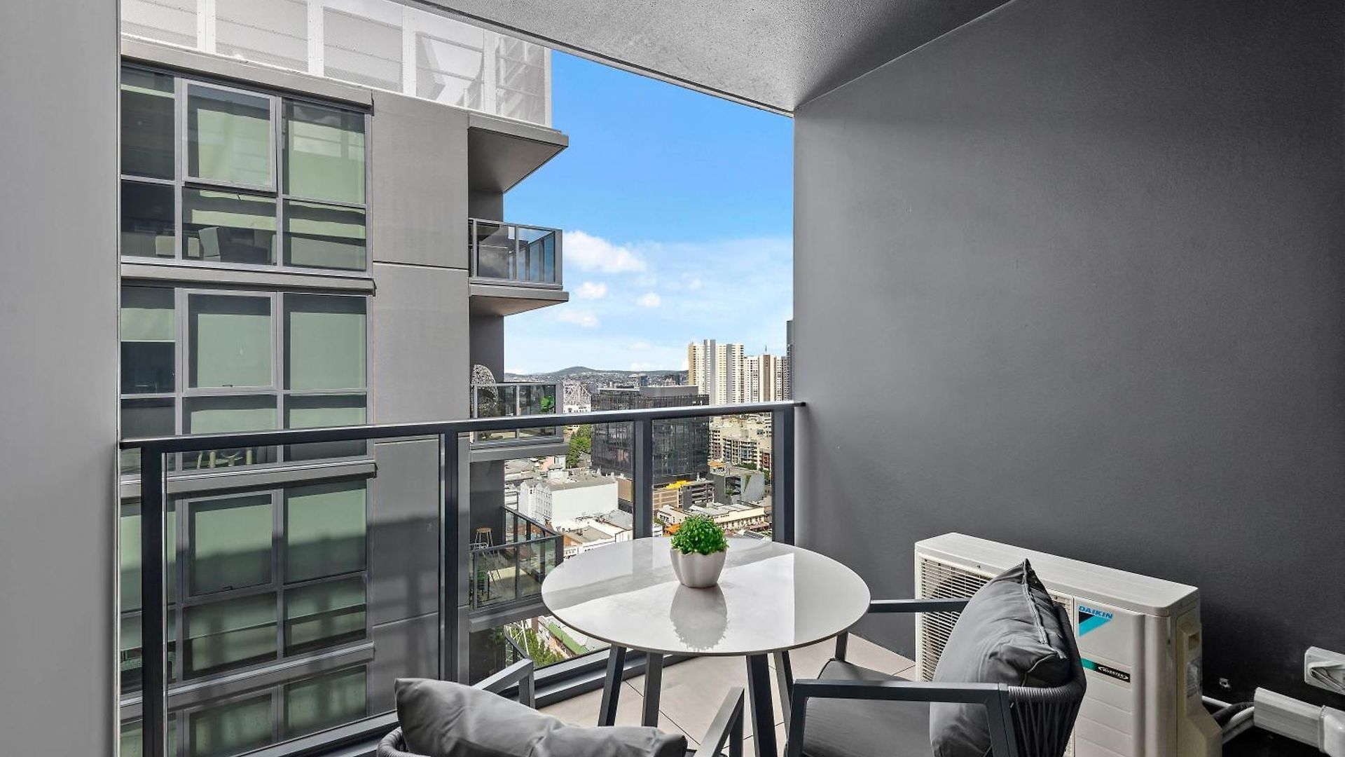 Stylish And Modern Valley Pad With Rooftop Pool And Wifi Apartment *