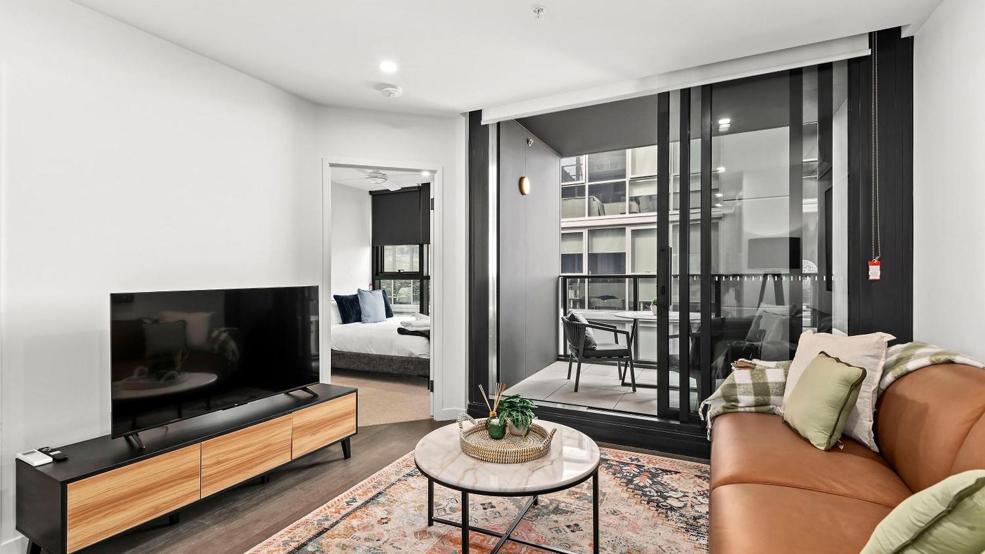 Apartment Stylish And Modern Valley Pad With Rooftop Pool And Wifi *