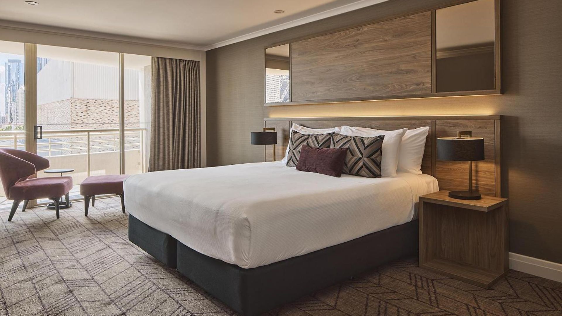 Rydges South Bank 4*