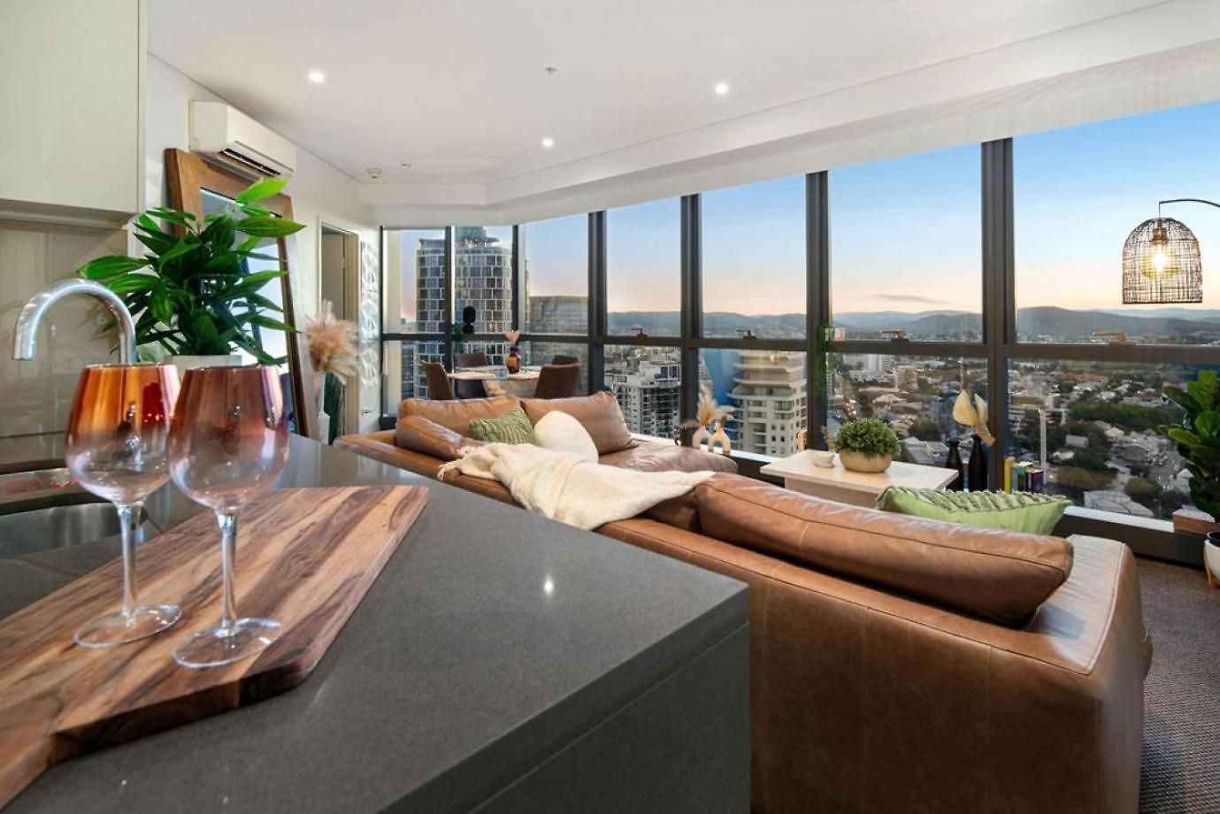 Apartment Indulgence At Meriton, Spectacular Views, Sleeps 6 Includes Carpark Brisbane