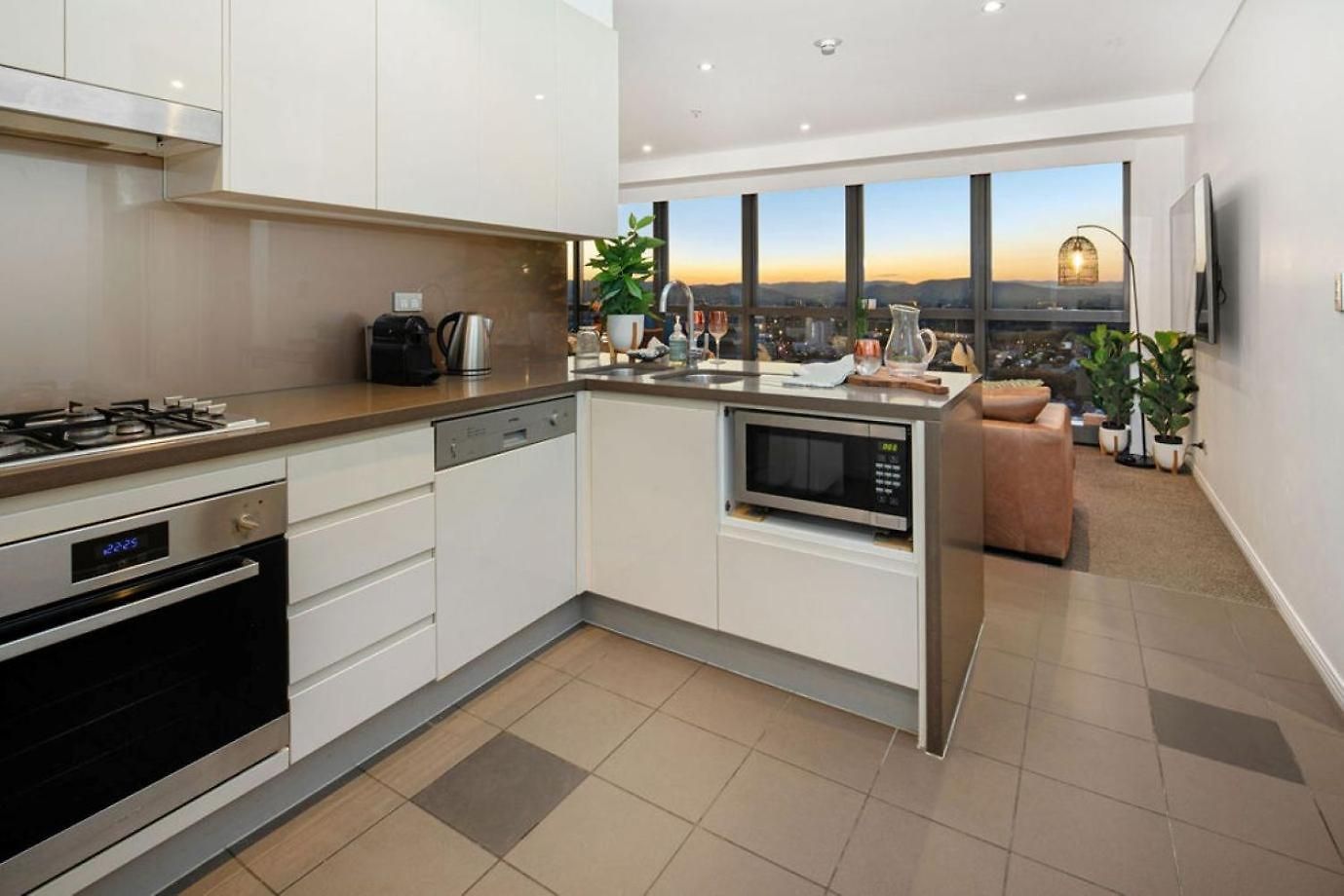 Apartment Indulgence At Meriton, Spectacular Views, Sleeps 6 Includes Carpark Brisbane