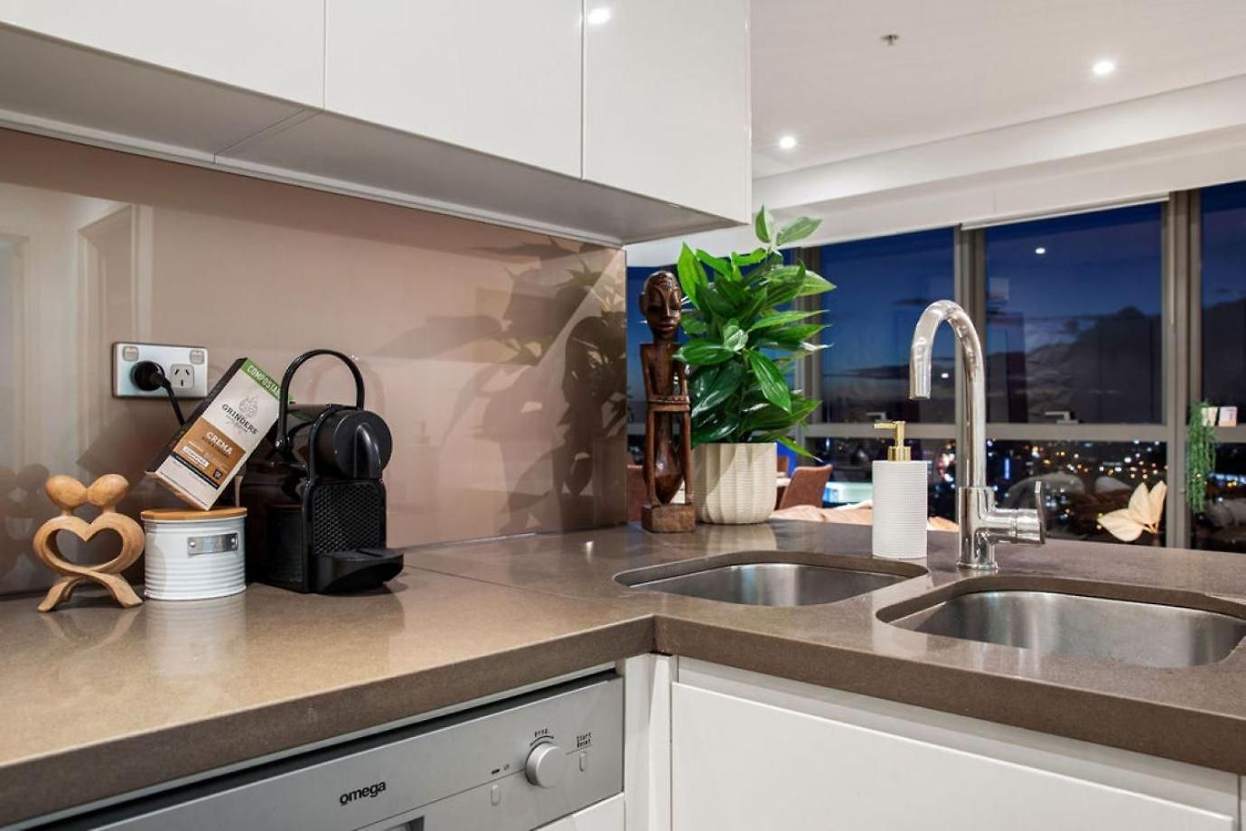 Indulgence At Meriton, Spectacular Views, Sleeps 6 Includes Carpark Apartment Brisbane
