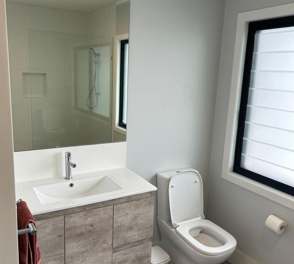 Hill 2-bedroom With Charming View
