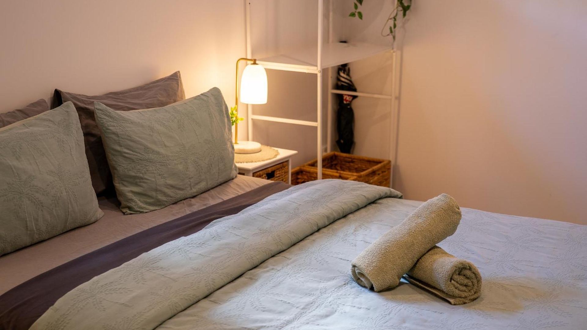 Hot Tub, Ice Bath, Gym, Sauna, Pool Table Coorparoo Haven Homestay *