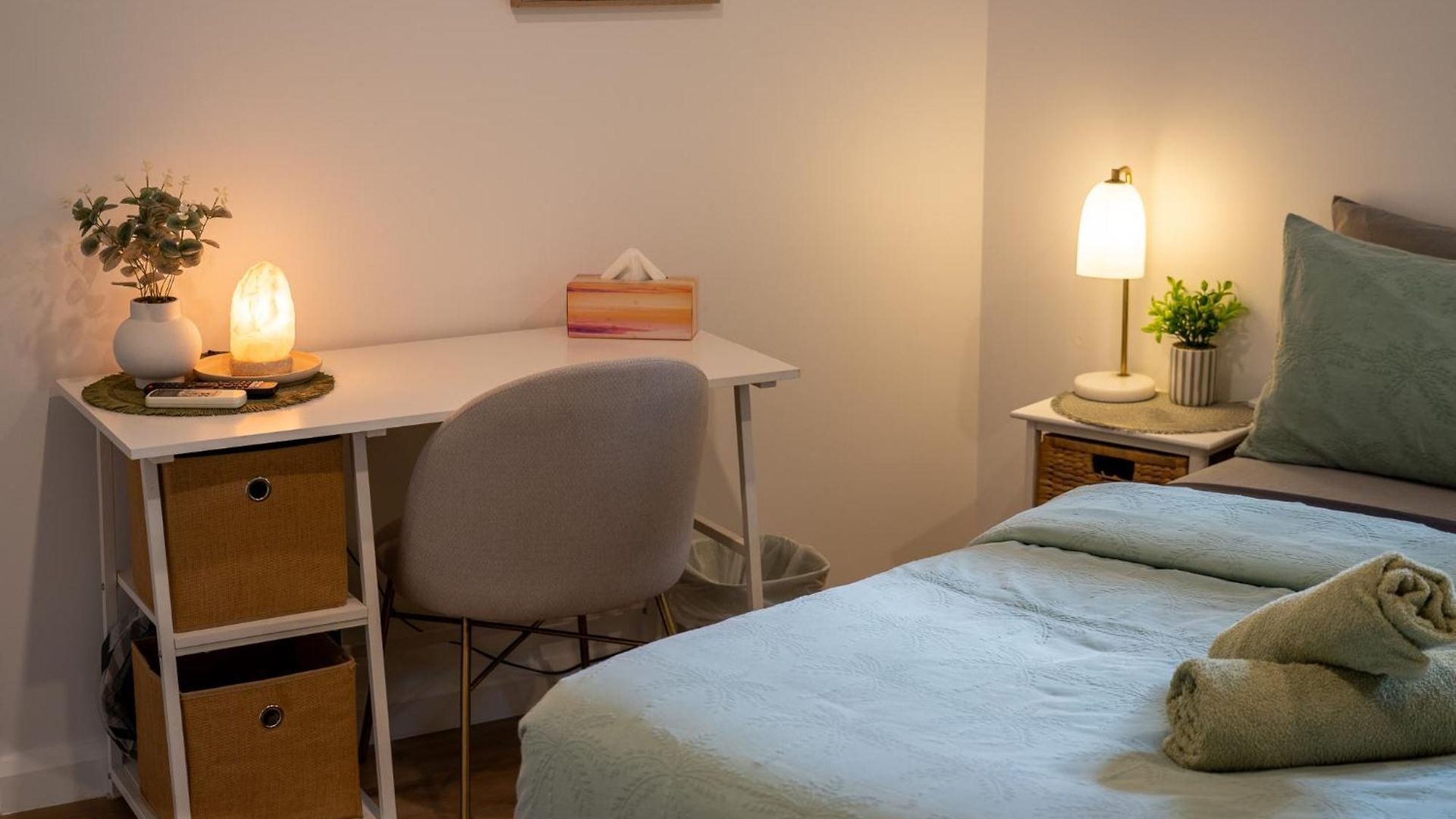 Hot Tub, Ice Bath, Gym, Sauna, Pool Table Coorparoo Haven