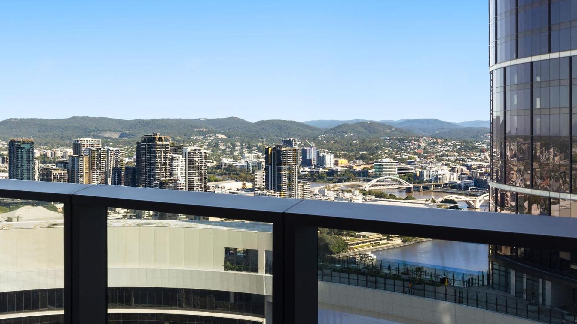 Aparthotel Avani Living Queen's Wharf Residences 5*