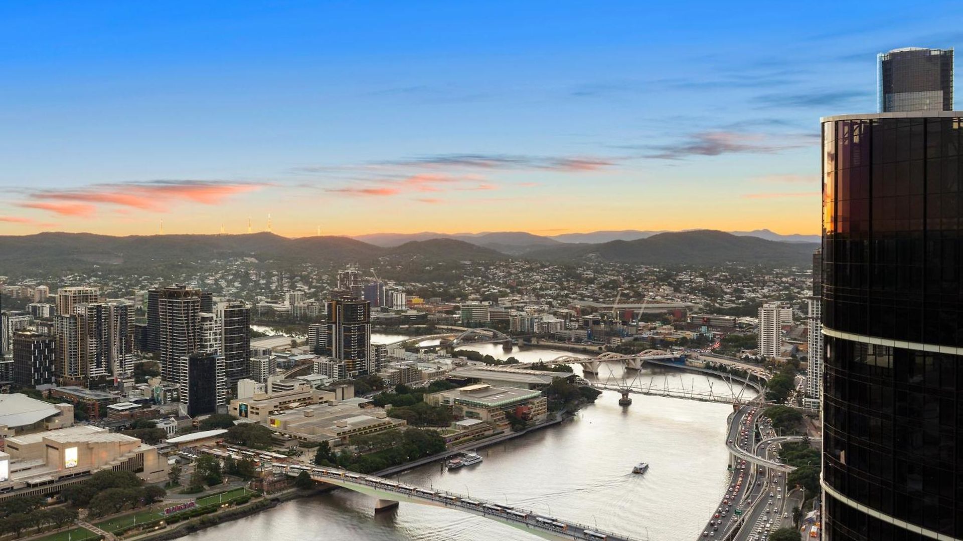 Aparthotel Avani Living Queen's Wharf Residences 5*