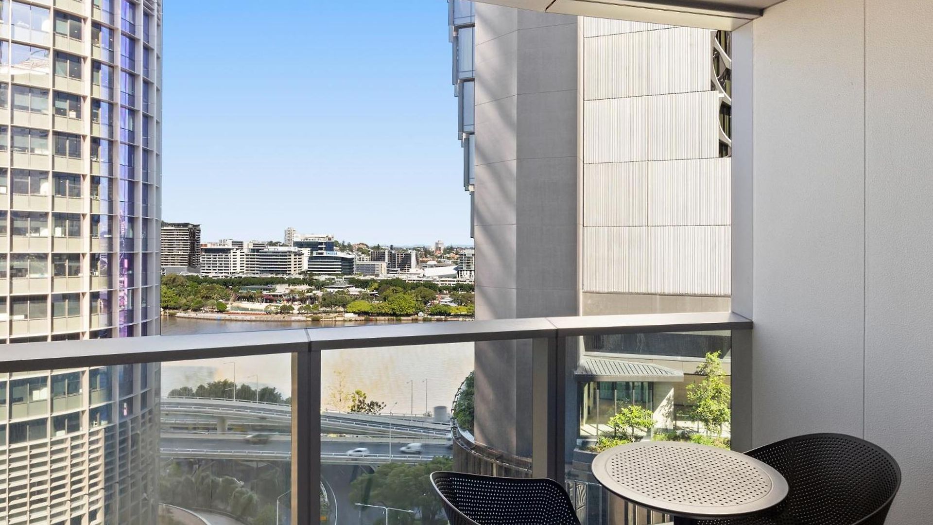 Aparthotel Avani Living Queen's Wharf Residences 5*