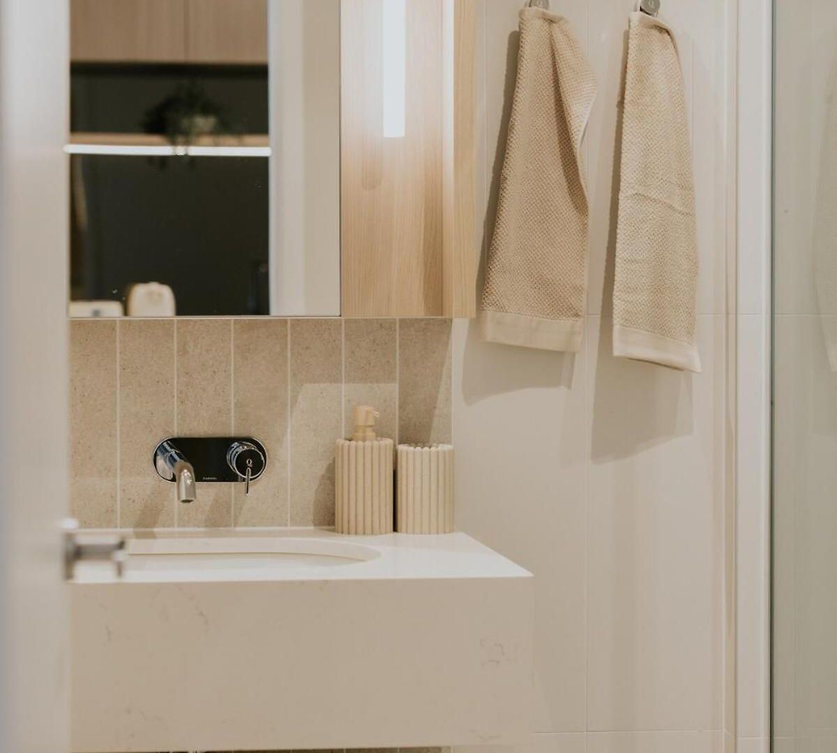 Queen's Wharf Residences - 44f *