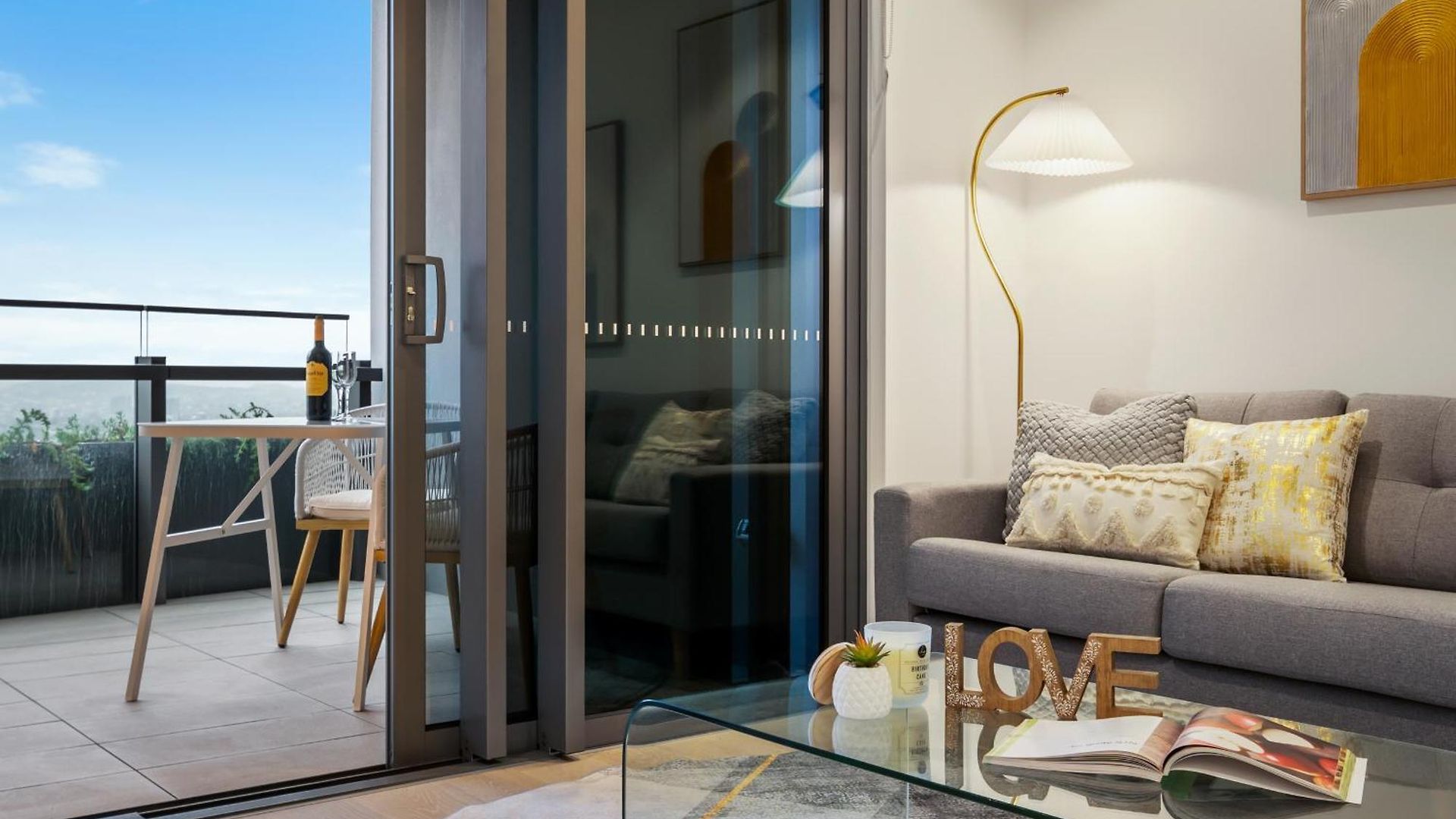 Sky Living & River Views In Queens Wharf Residences Apartment Brisbane