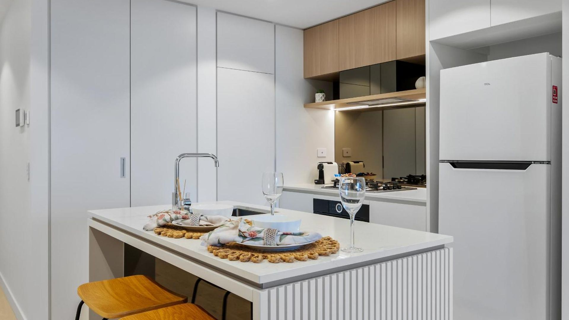 Sky Living & River Views In Queens Wharf Residences Apartment *
