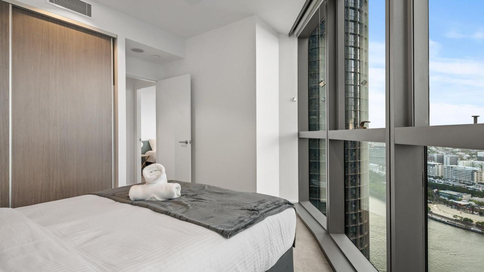 Apartment Sky Living & River Views In Queens Wharf Residences