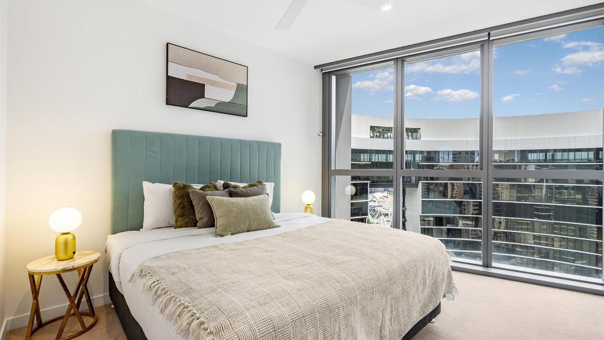 Sky Living & River Views In Queens Wharf Residences Apartment