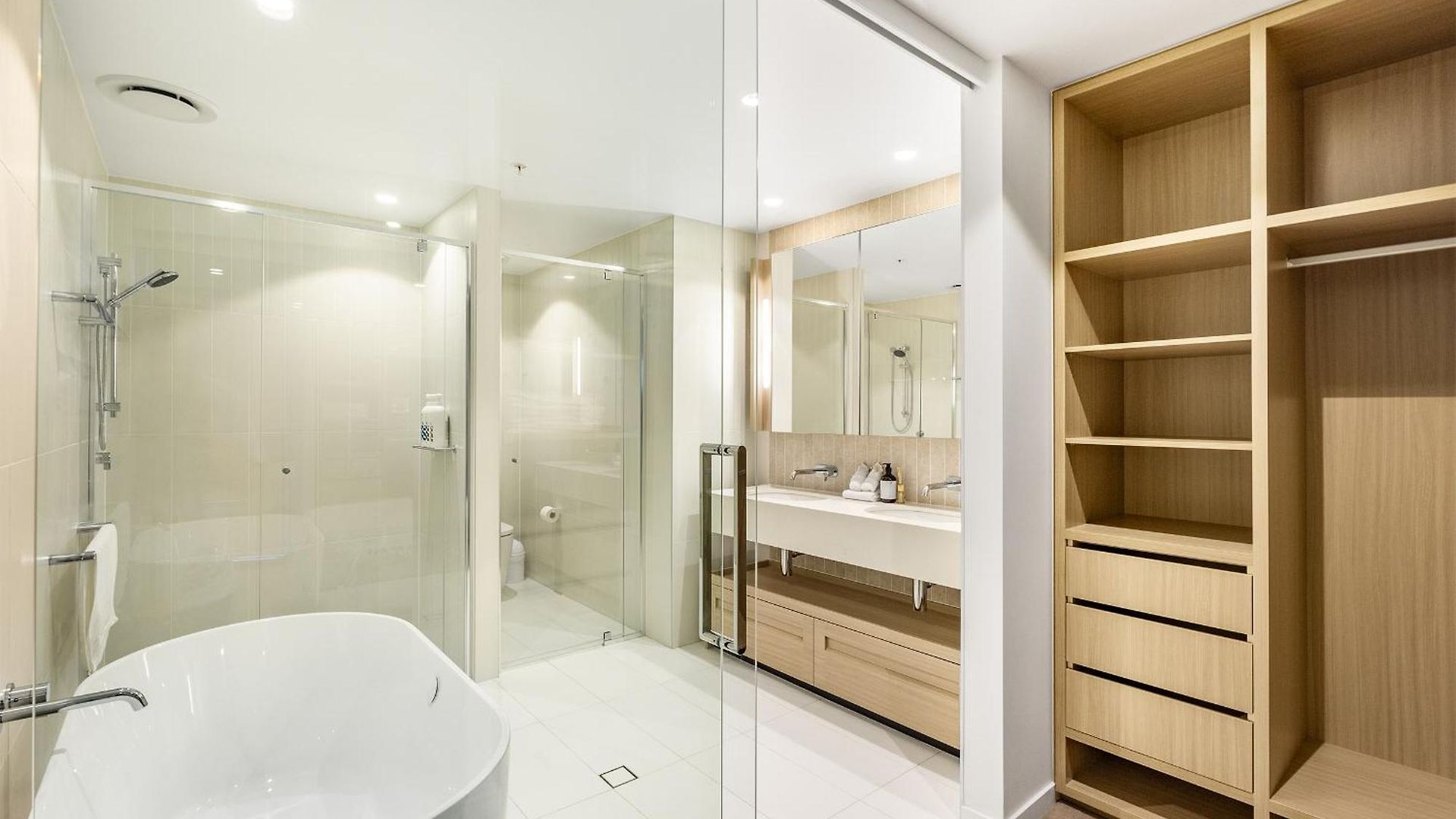 Sky Living & River Views In Queens Wharf Residences Apartment Brisbane