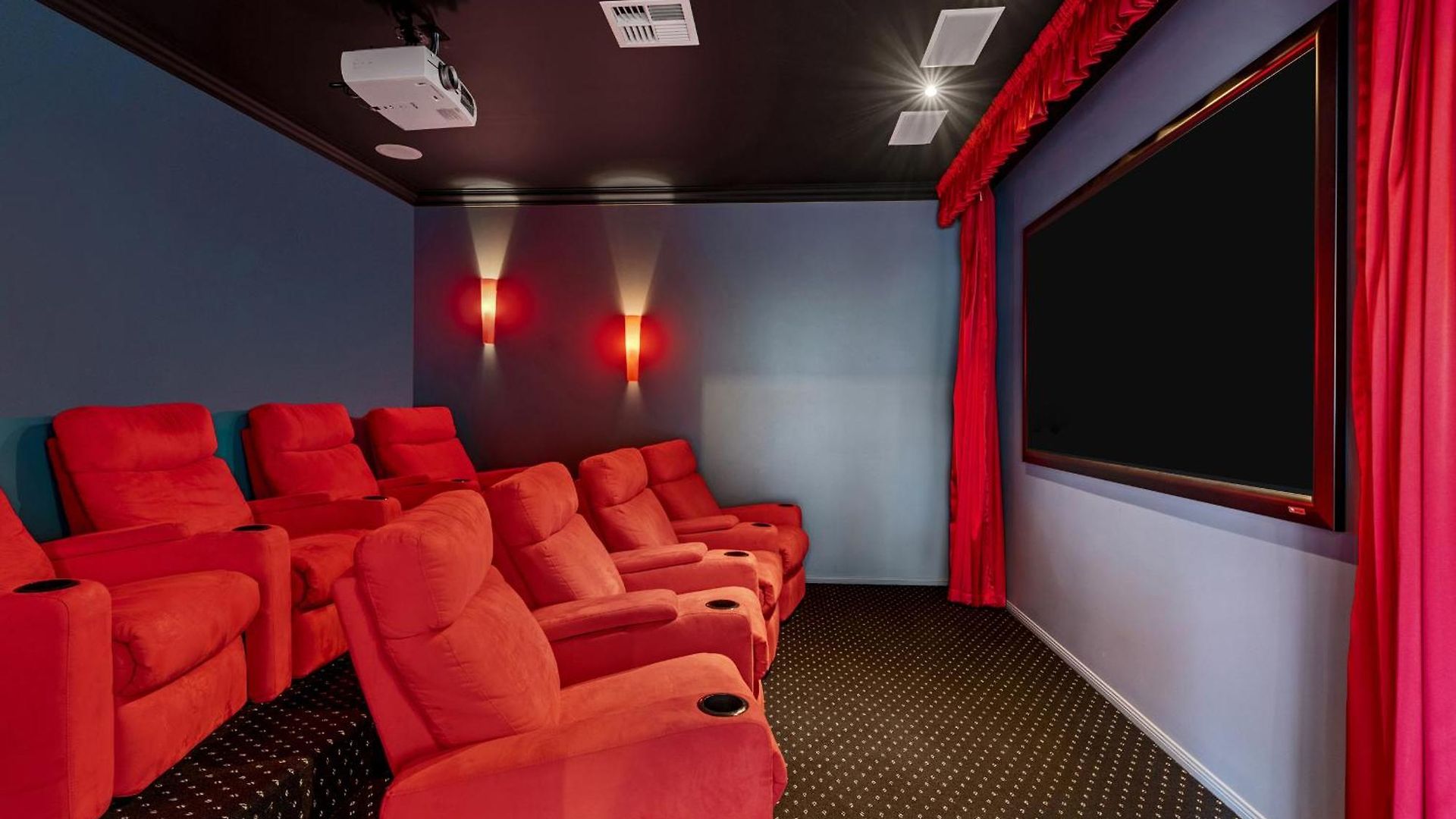 Maison Marie: Cinebar Getaway 4 Bedrooms 2.5 Baths