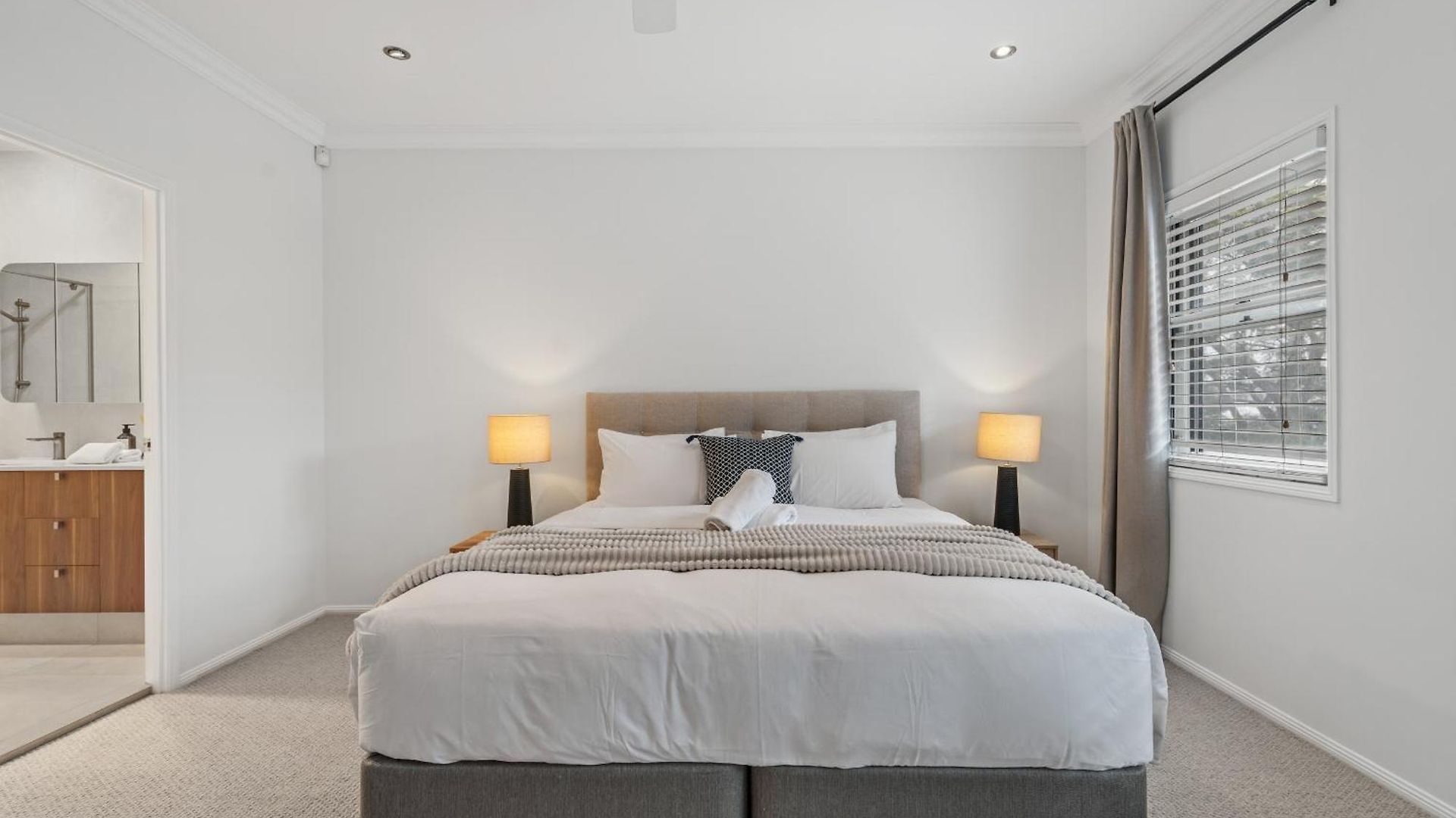 Maison Marie: Cinebar Getaway 4 Bedrooms 2.5 Baths Brisbane