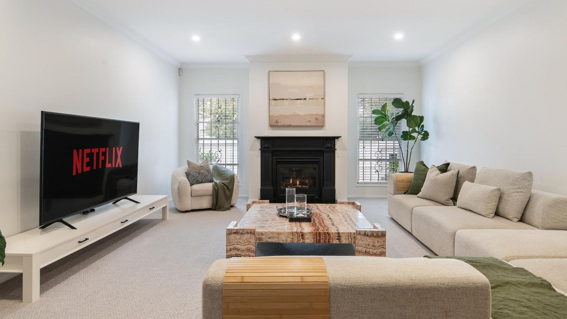 Maison Marie: Cinebar Getaway 4 Bedrooms 2.5 Baths *