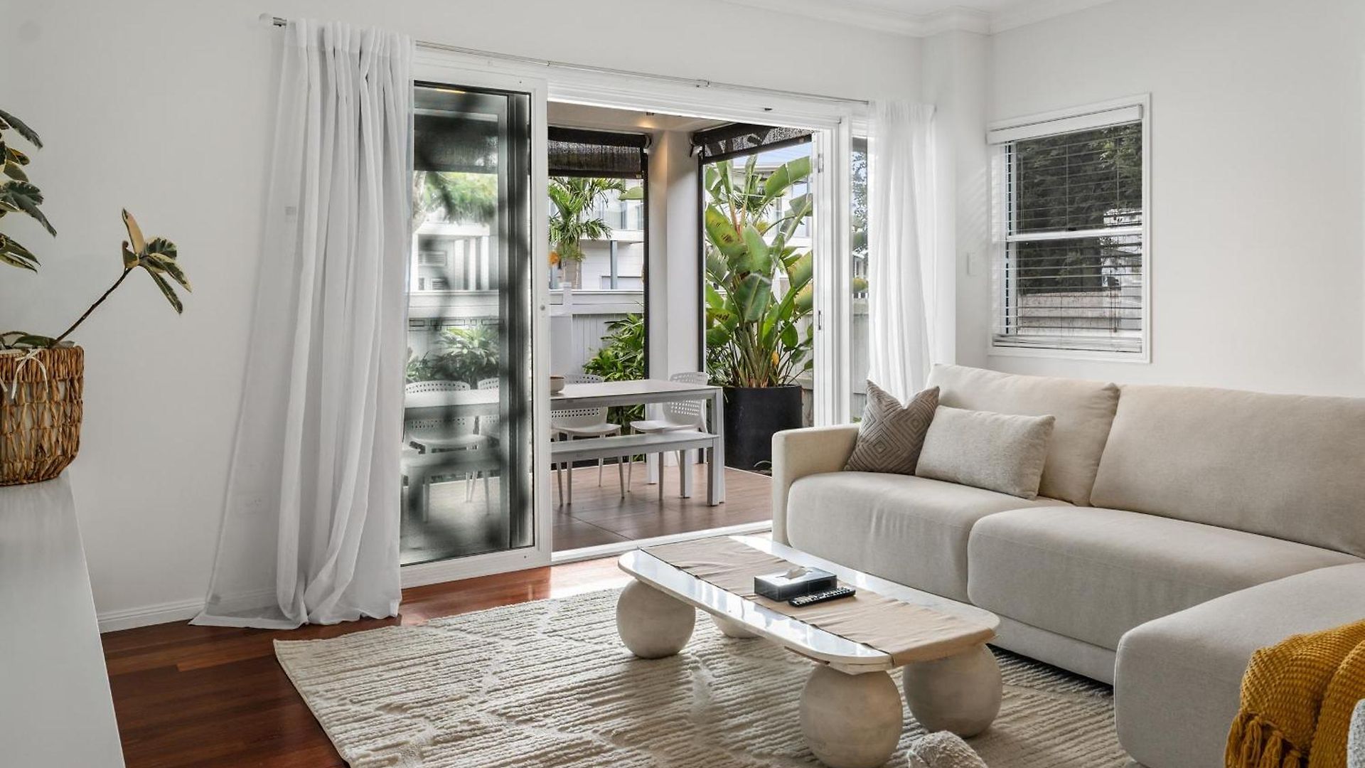 Maison Marie: Cinebar Getaway 4 Bedrooms 2.5 Baths *