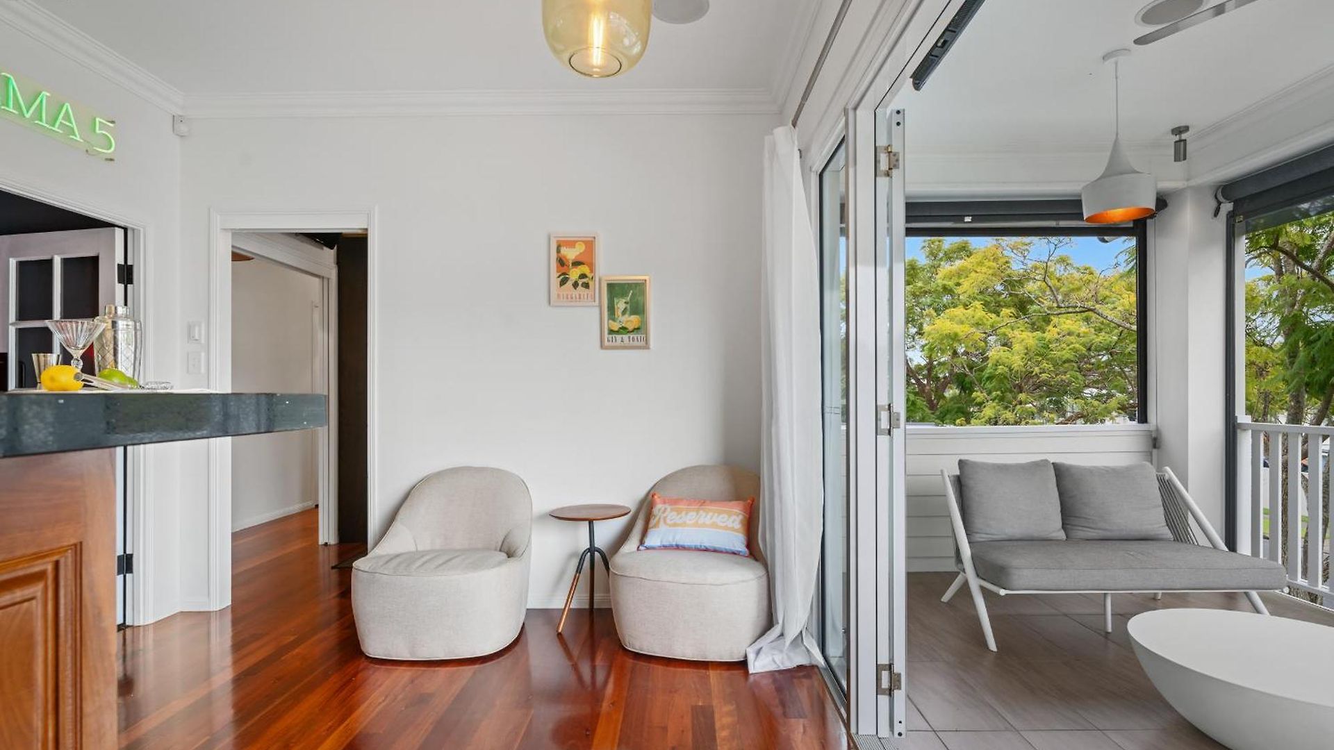Maison Marie: Cinebar Getaway 4 Bedrooms 2.5 Baths * Brisbane