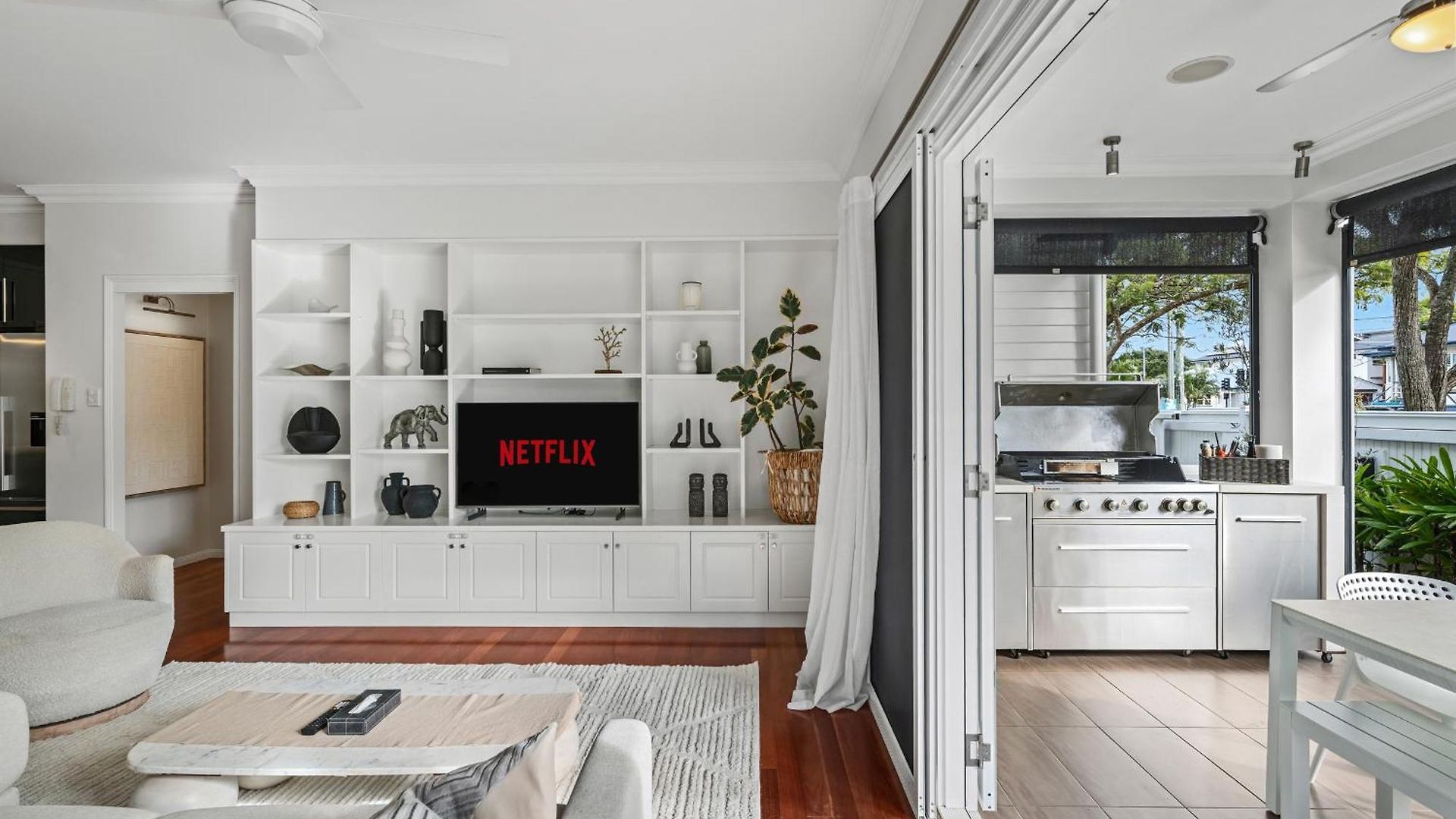 Maison Marie: Cinebar Getaway 4 Bedrooms 2.5 Baths Holiday home Brisbane