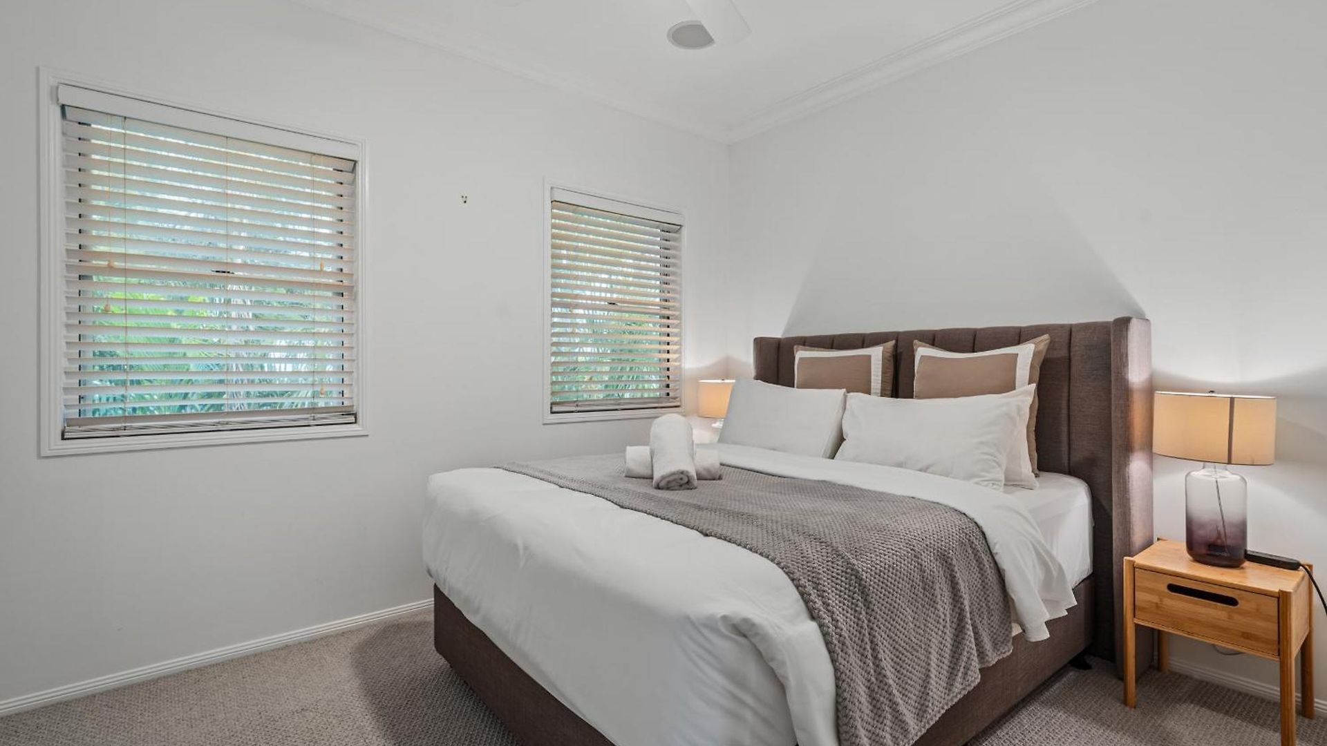 Maison Marie: Cinebar Getaway 4 Bedrooms 2.5 Baths Holiday home Brisbane