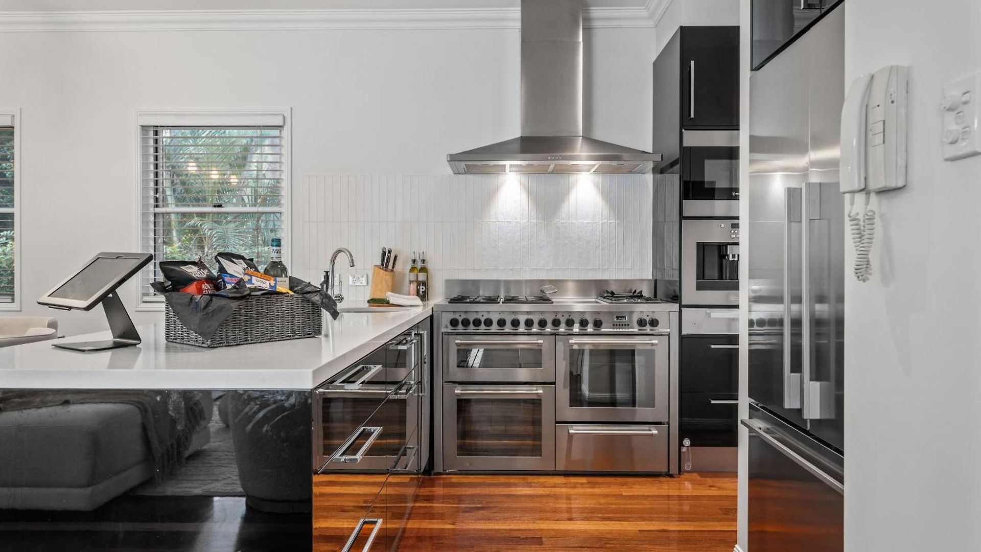 Maison Marie: Cinebar Getaway 4 Bedrooms 2.5 Baths Brisbane