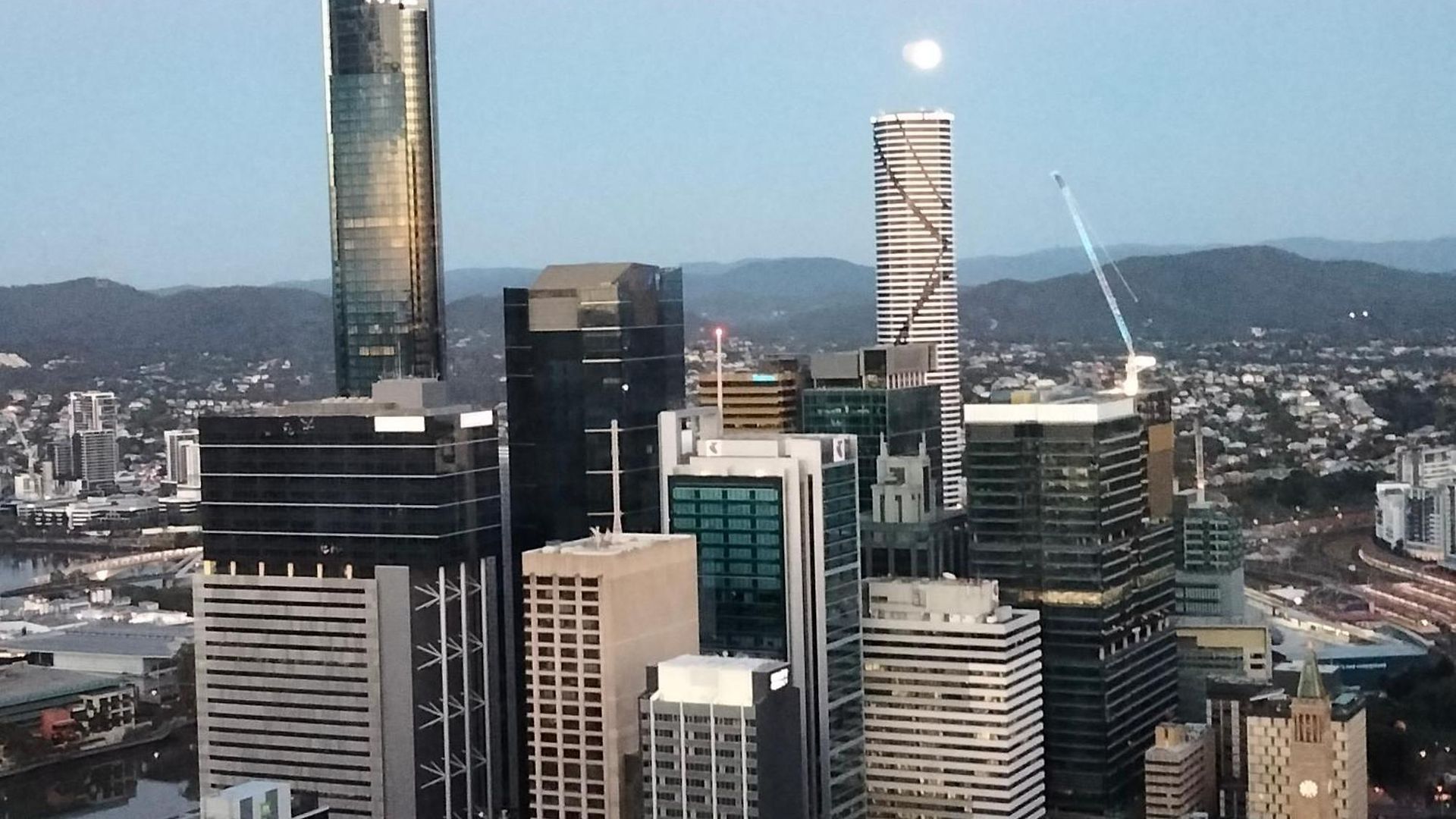 Apartment Brisbane's Highest Rated 3 Bedroom Luxury -above 60th Floor- Incredible Views In Skytower, Brisbane's Tallest Building -complimentary Wifi, Drinks, Snacks & Streaming Access *