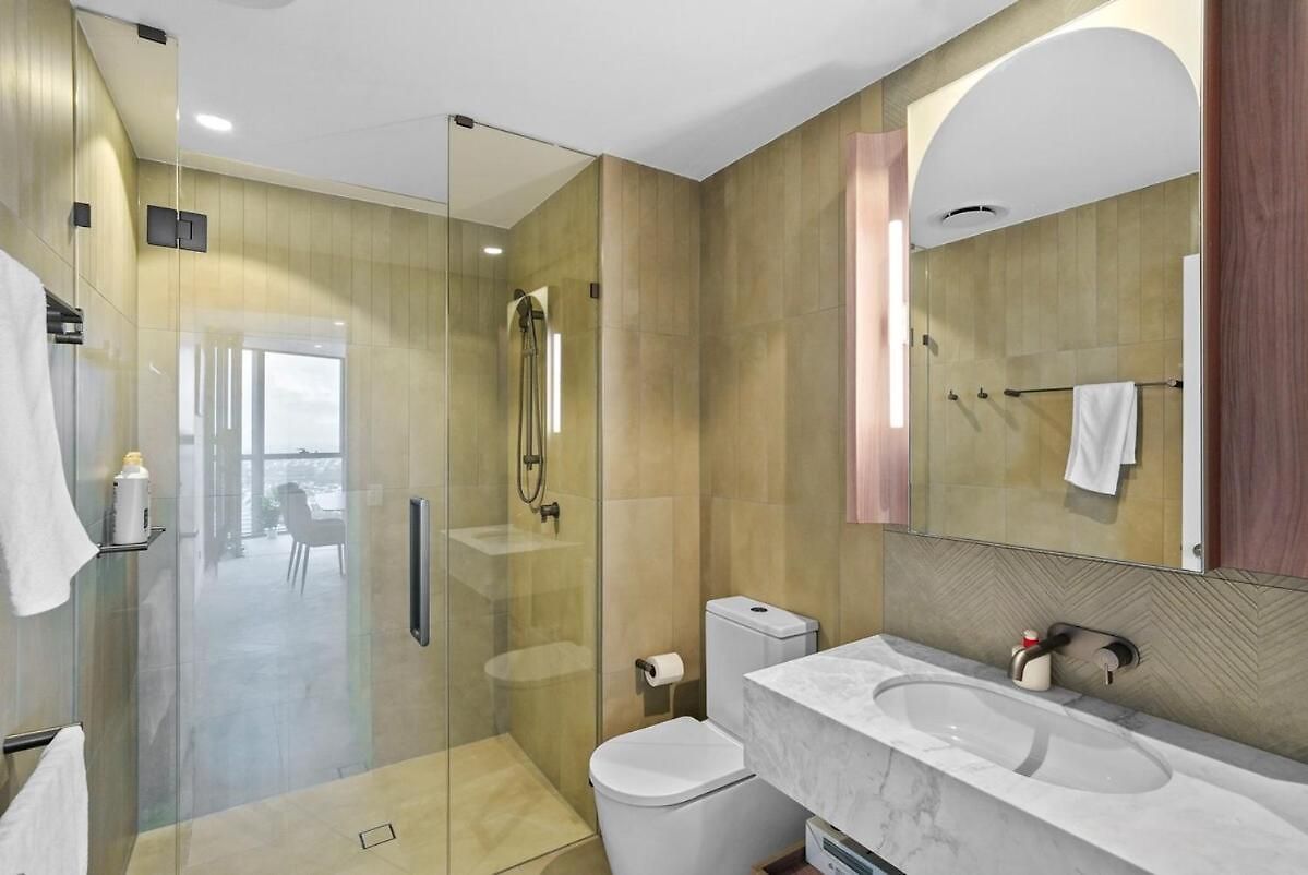 5 Star Queens Wharf 2br 2ba High Floor Epic Views C29 Apartment