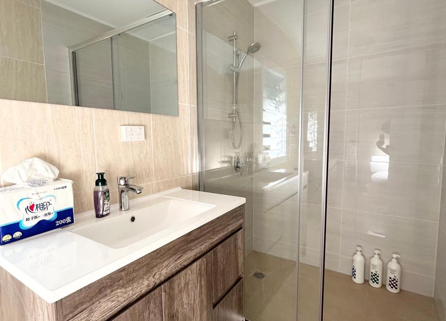 Homestay 197 Shafston Ave Kangaroo Point Qld 4169