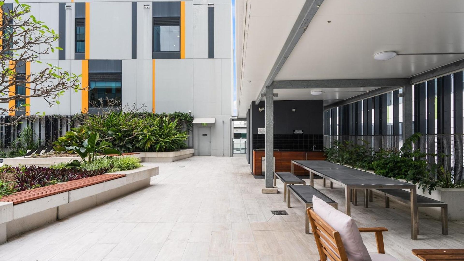 Chic 1 Bed Inner-city Retreat With Pool And Views Brisbane