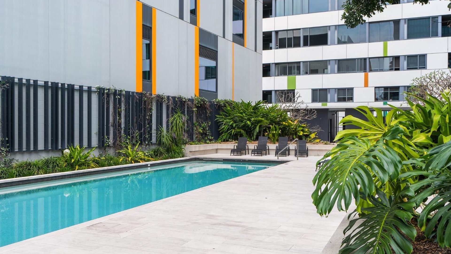 Apartment Chic 1 Bed Inner-city Retreat With Pool And Views