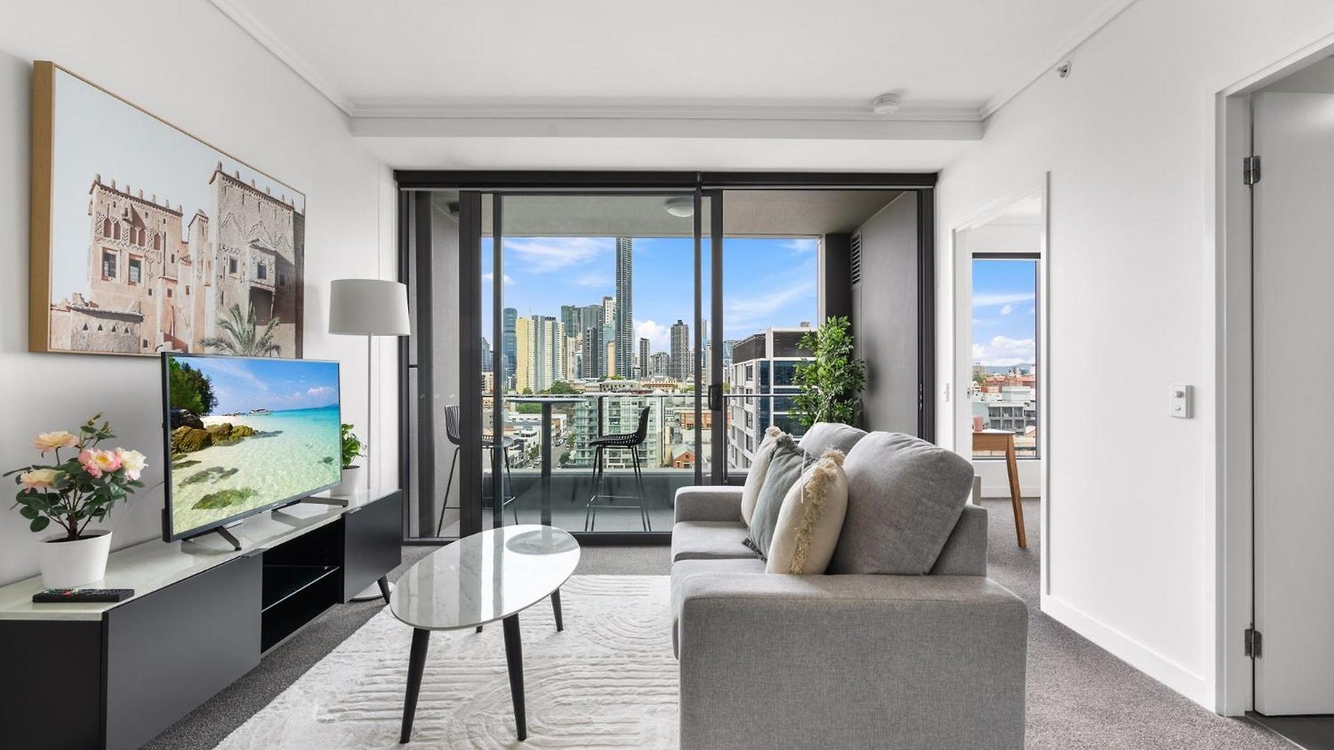 Chic 1 Bed Inner-city Retreat With Pool And Views Apartment Brisbane