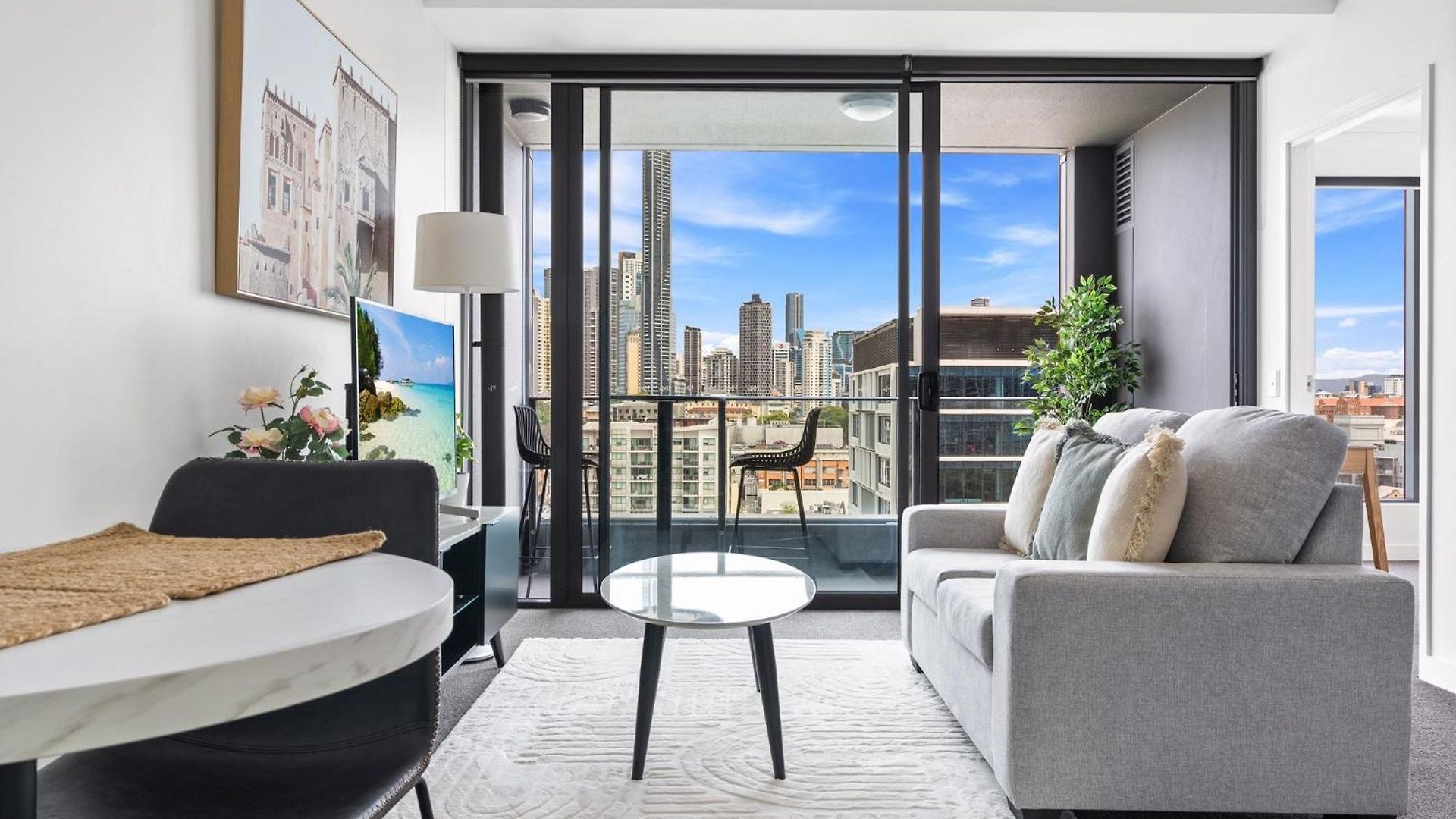 Chic 1 Bed Inner-city Retreat With Pool And Views Brisbane