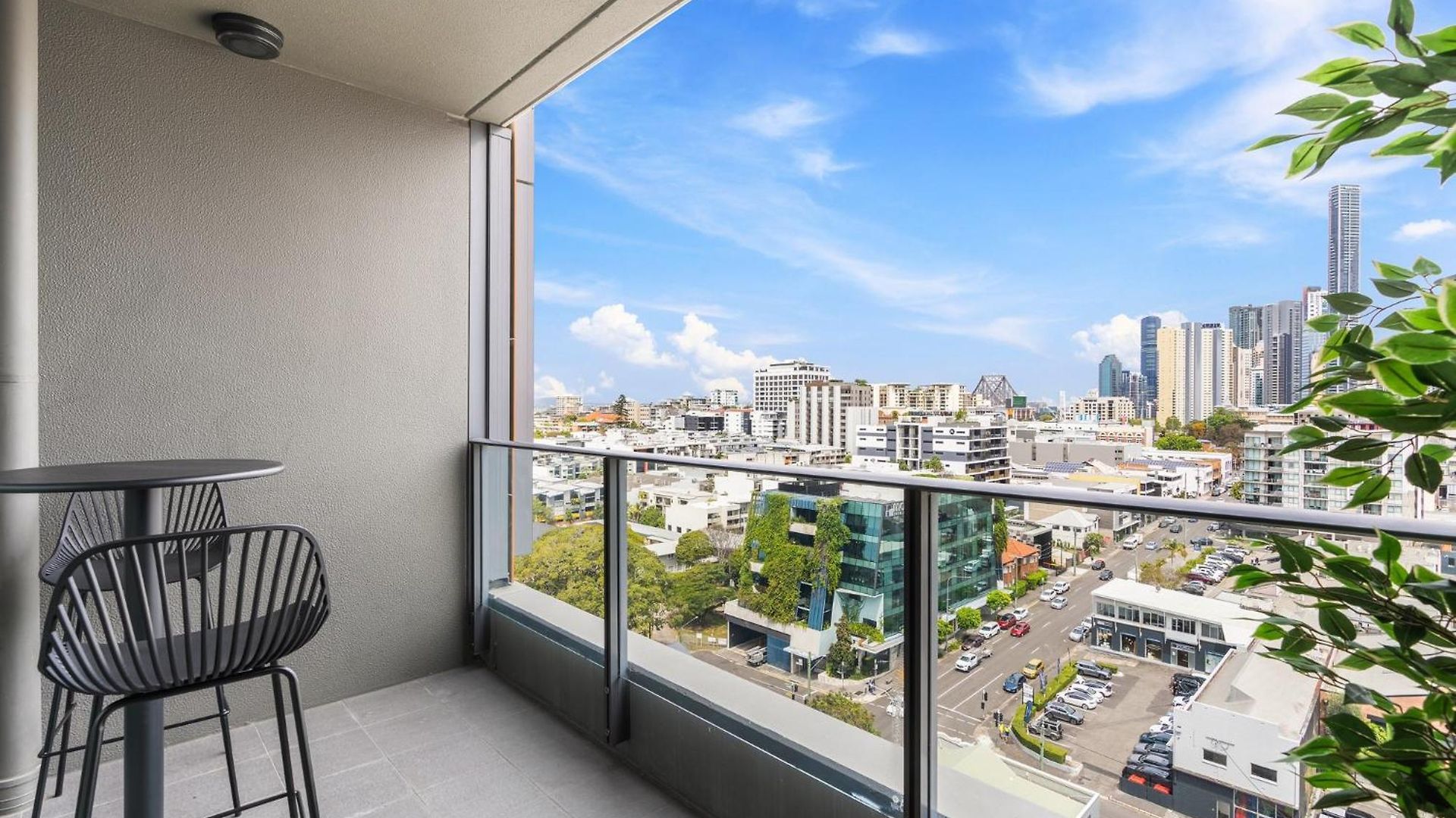 Chic 1 Bed Inner-city Retreat With Pool And Views Brisbane