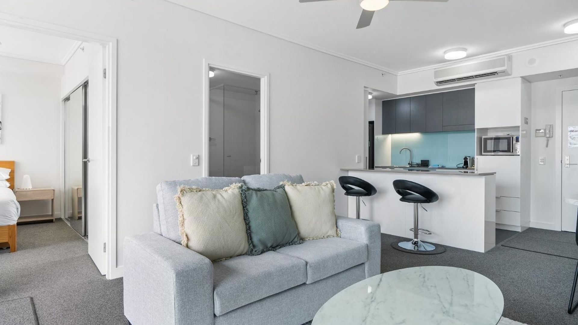 Chic 1 Bed Inner-city Retreat With Pool And Views Apartment Brisbane