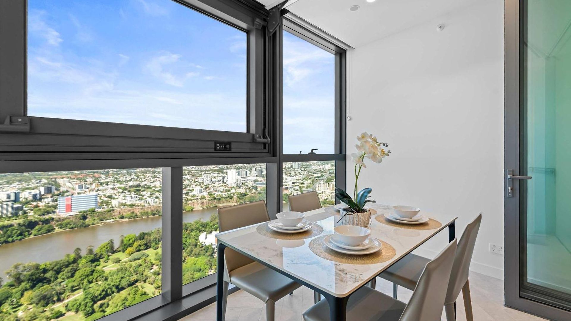 Qw Luxury River Views Brisbane