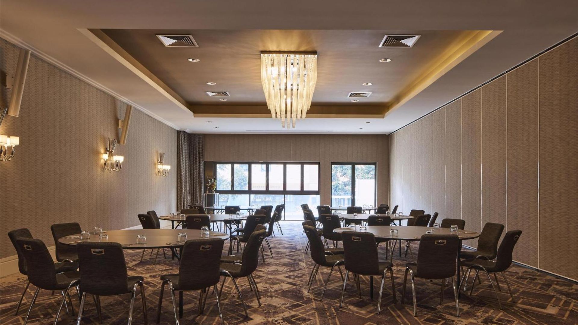 Rydges South Bank 4*